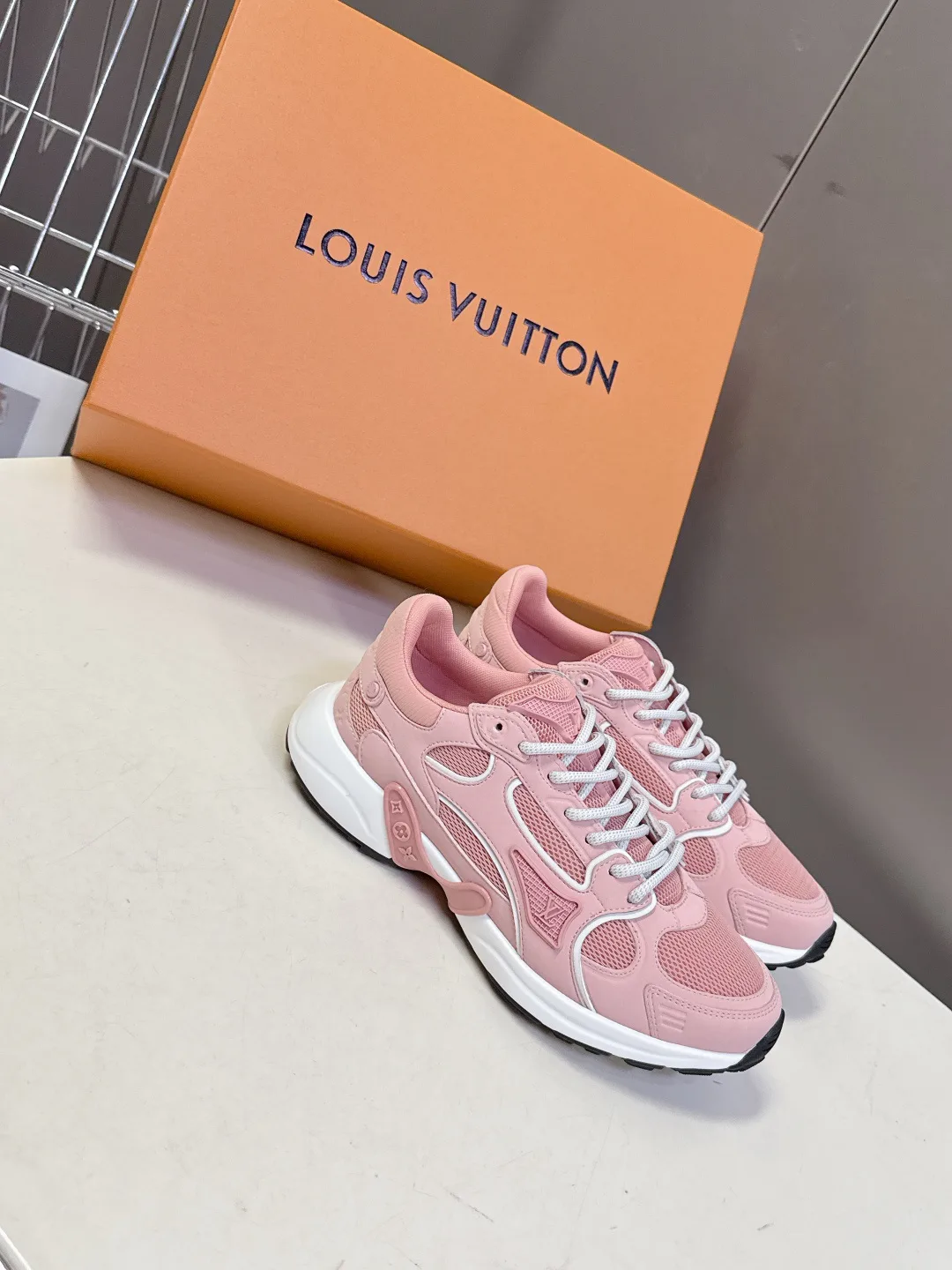 Кроссовки Женские Louis Vuitton 11152706