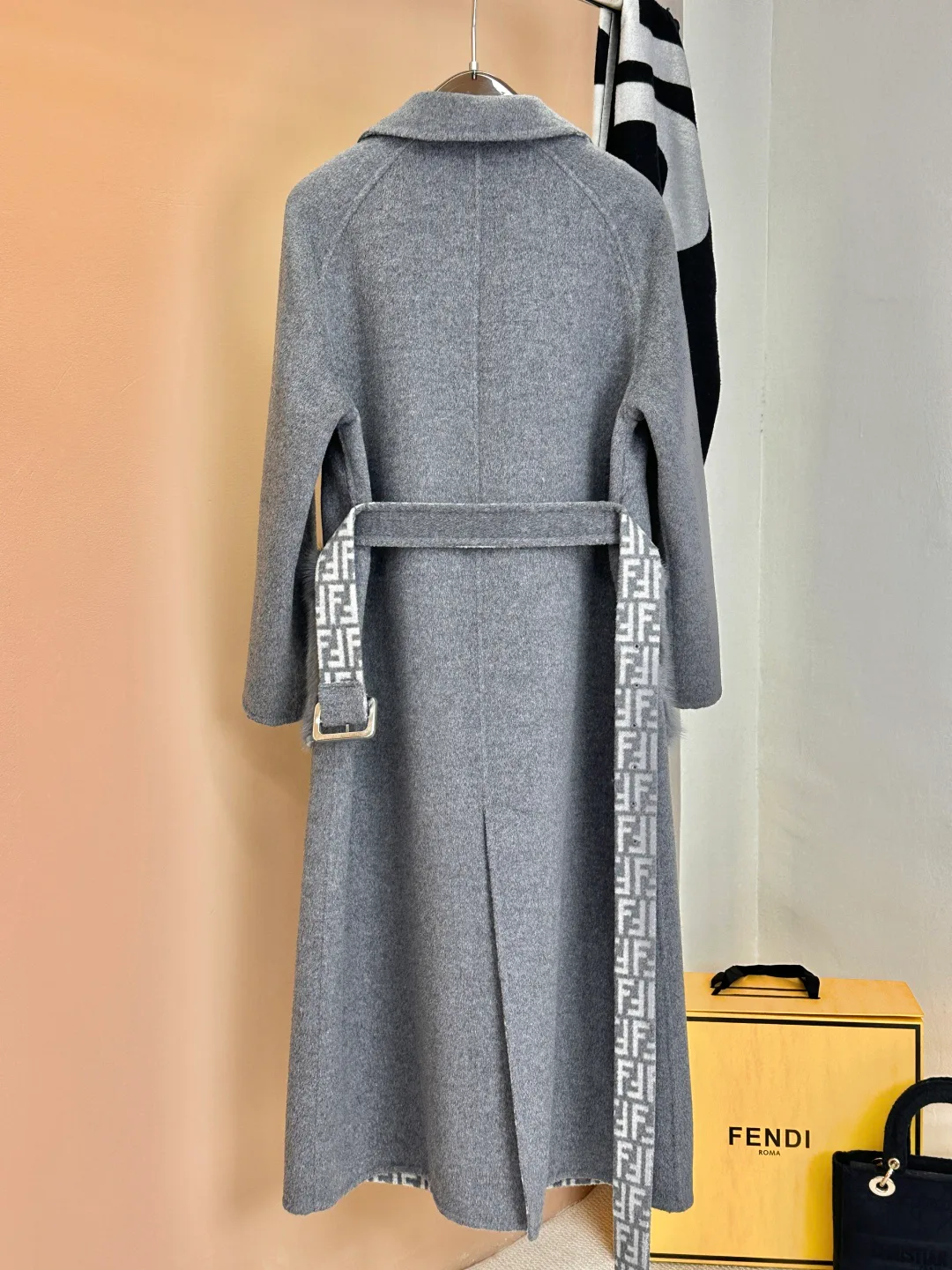 Пальто Женские Fendi 784401