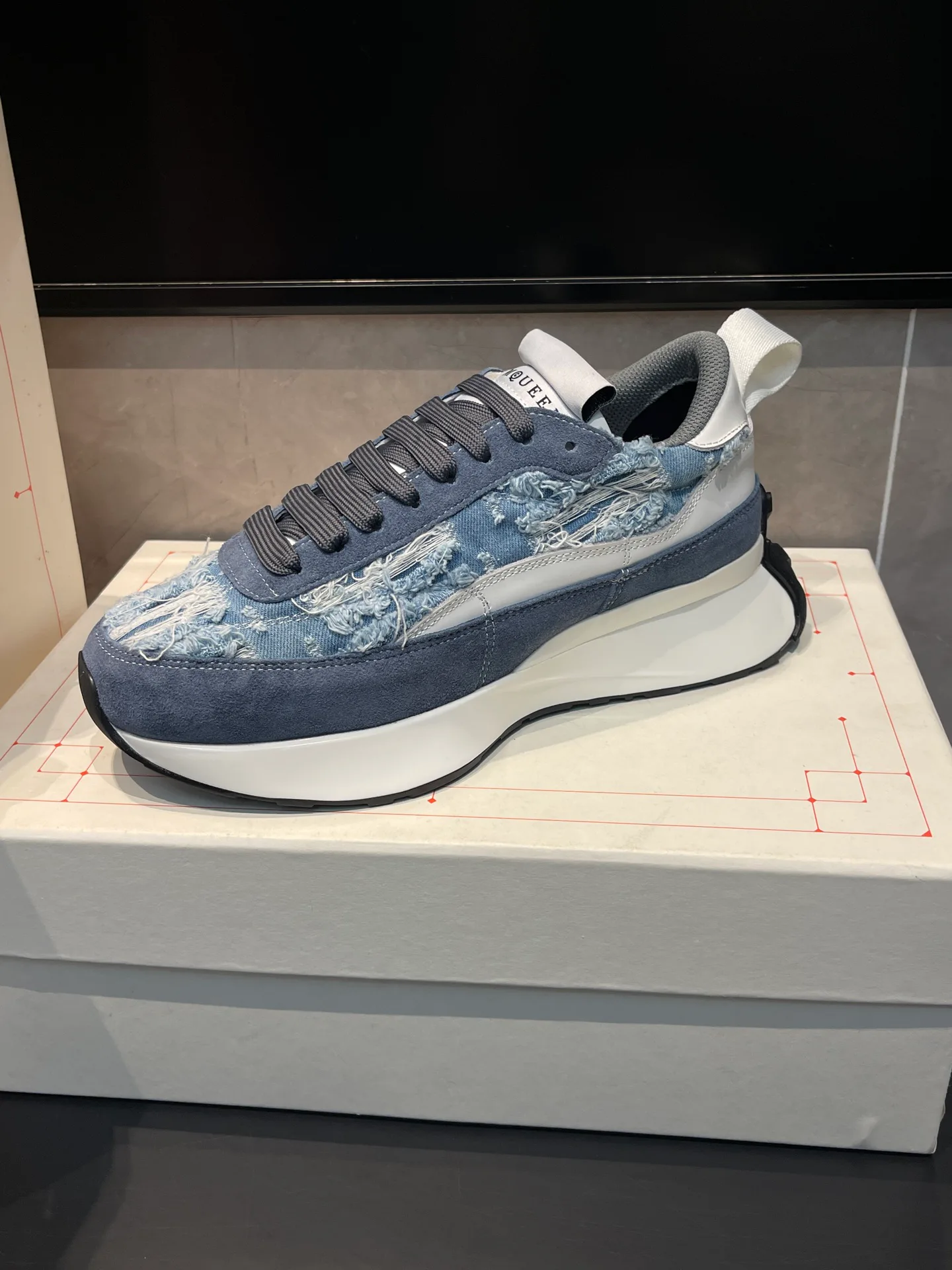 Кроссовки Женские Alexander Mcqueen 18363931