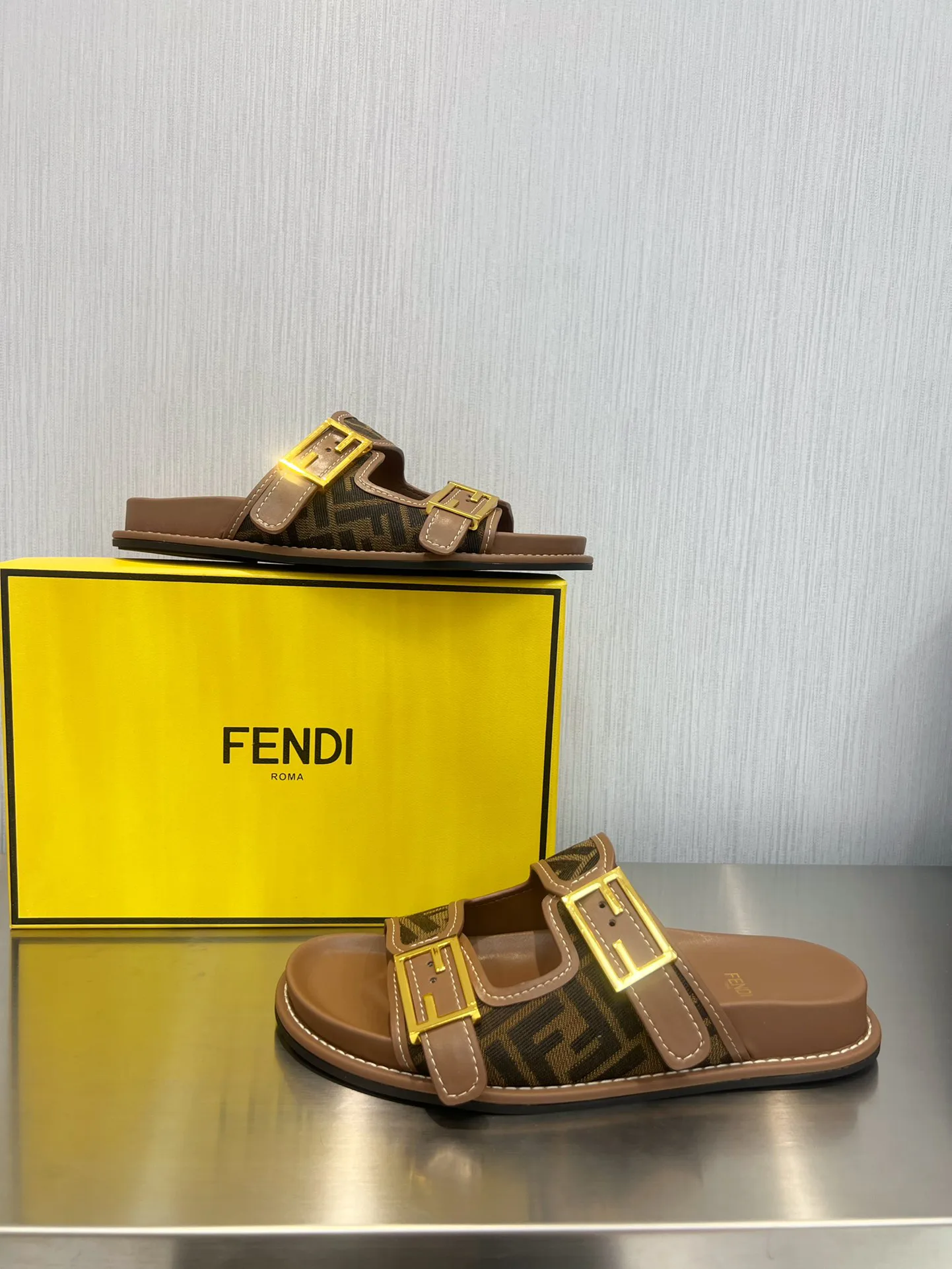 Шлепанцы Женские Fendi 22520