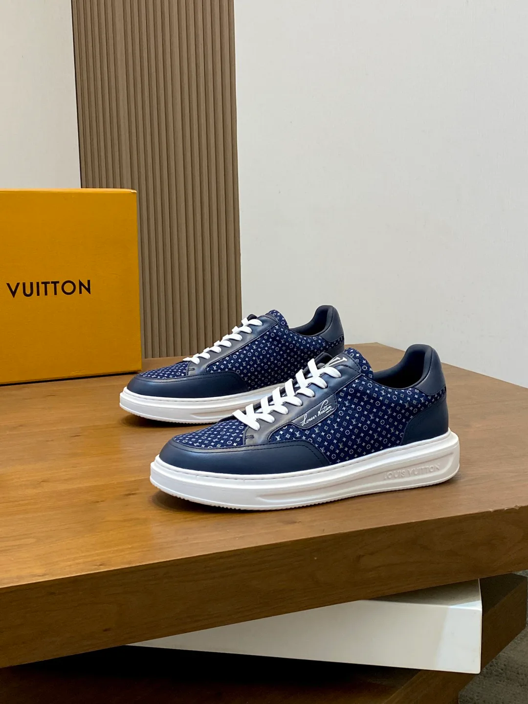 Кроссовки Мужские Louis Vuitton 18698007