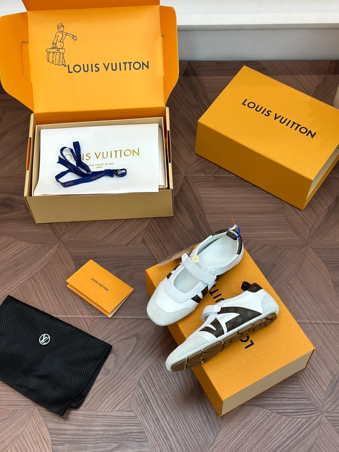 Кроссовки Женские Louis Vuitton 19480021