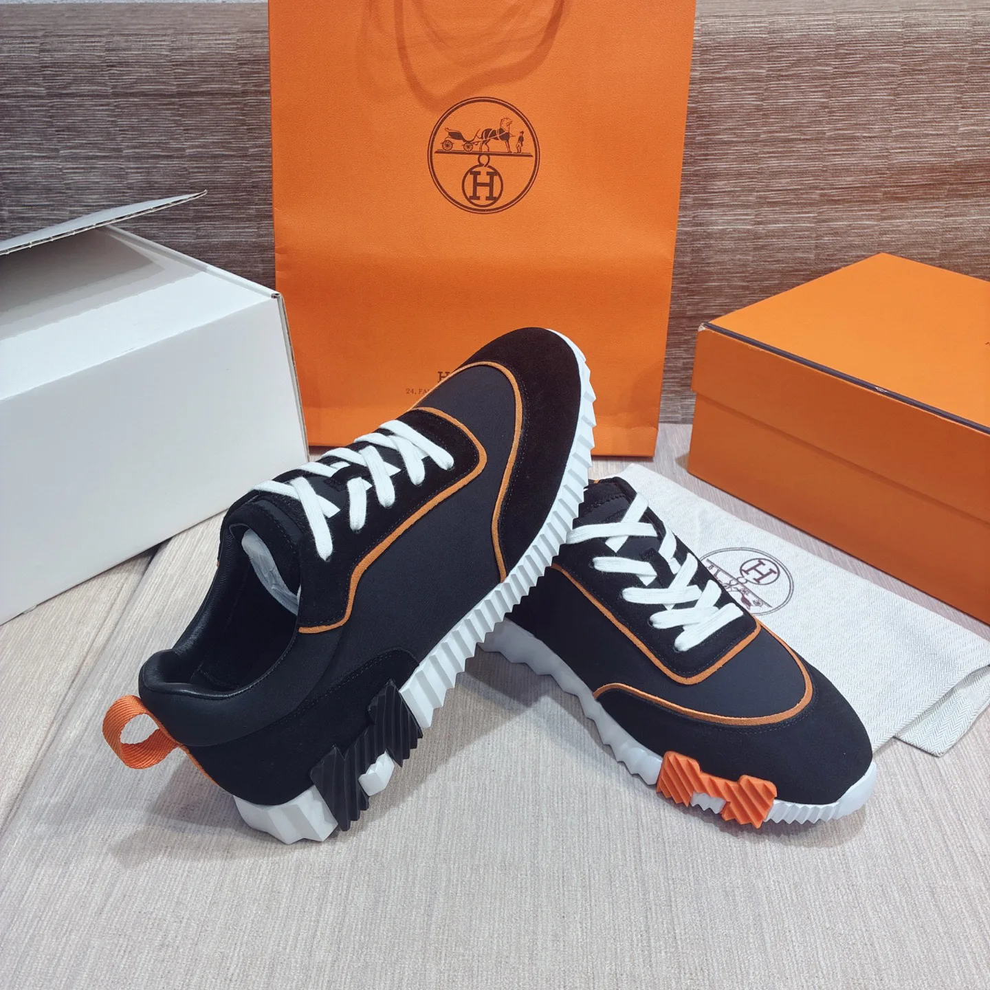 Кроссовки Женские Hermes 17977067