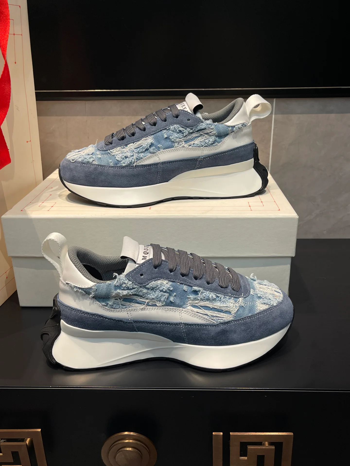 Кроссовки Женские Alexander Mcqueen 18363931