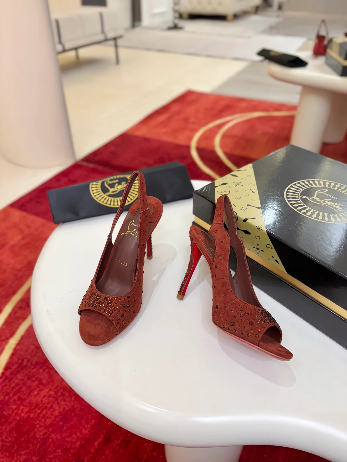 Босоножки Женские Christian Louboutin 18821548