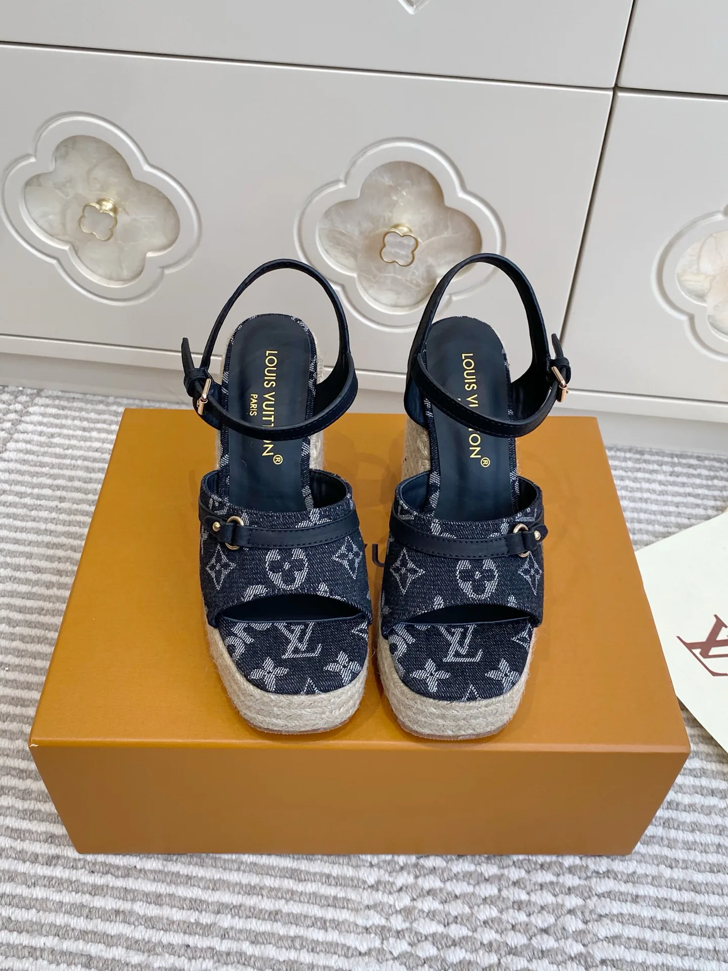 Босоножки Женские Louis Vuitton 12779850