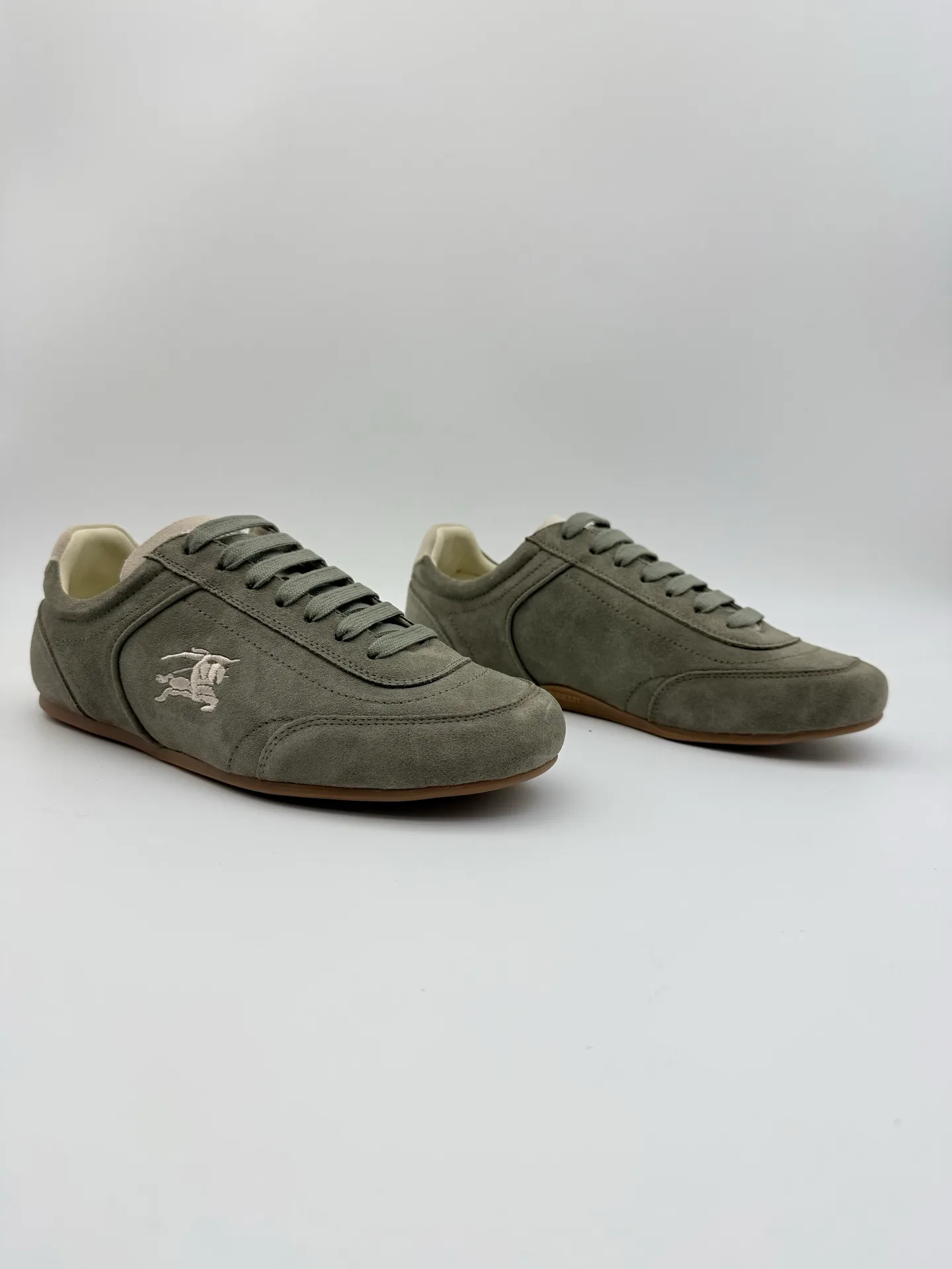 Кроссовки Женские Burberry 18589208