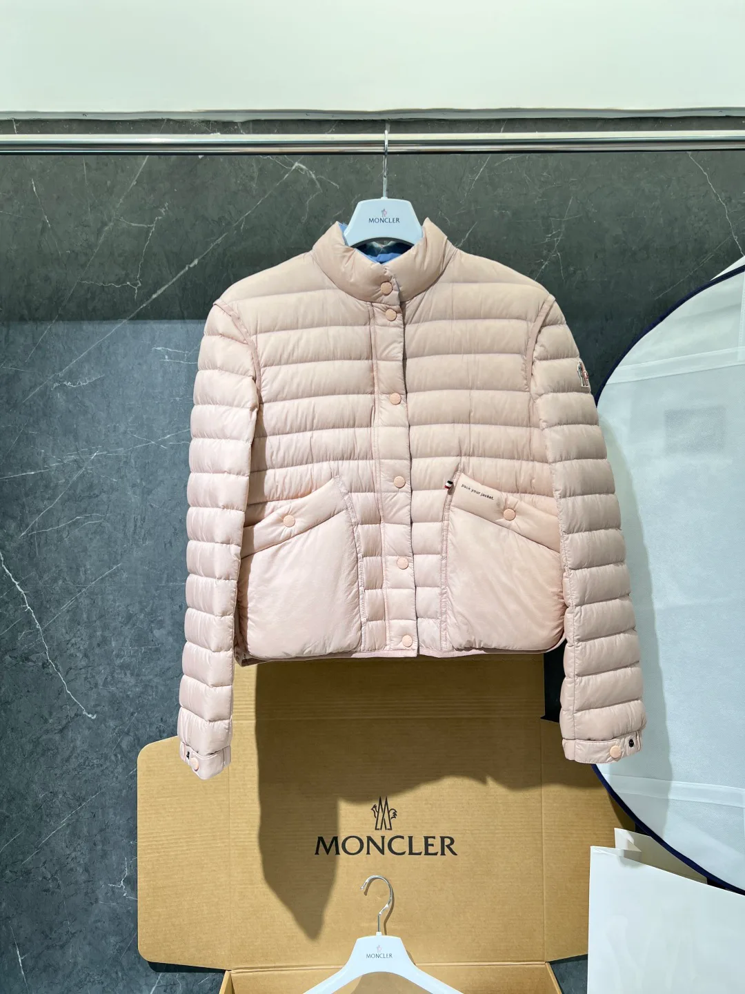 Куртки И Пуховики Женские Moncler 19725232