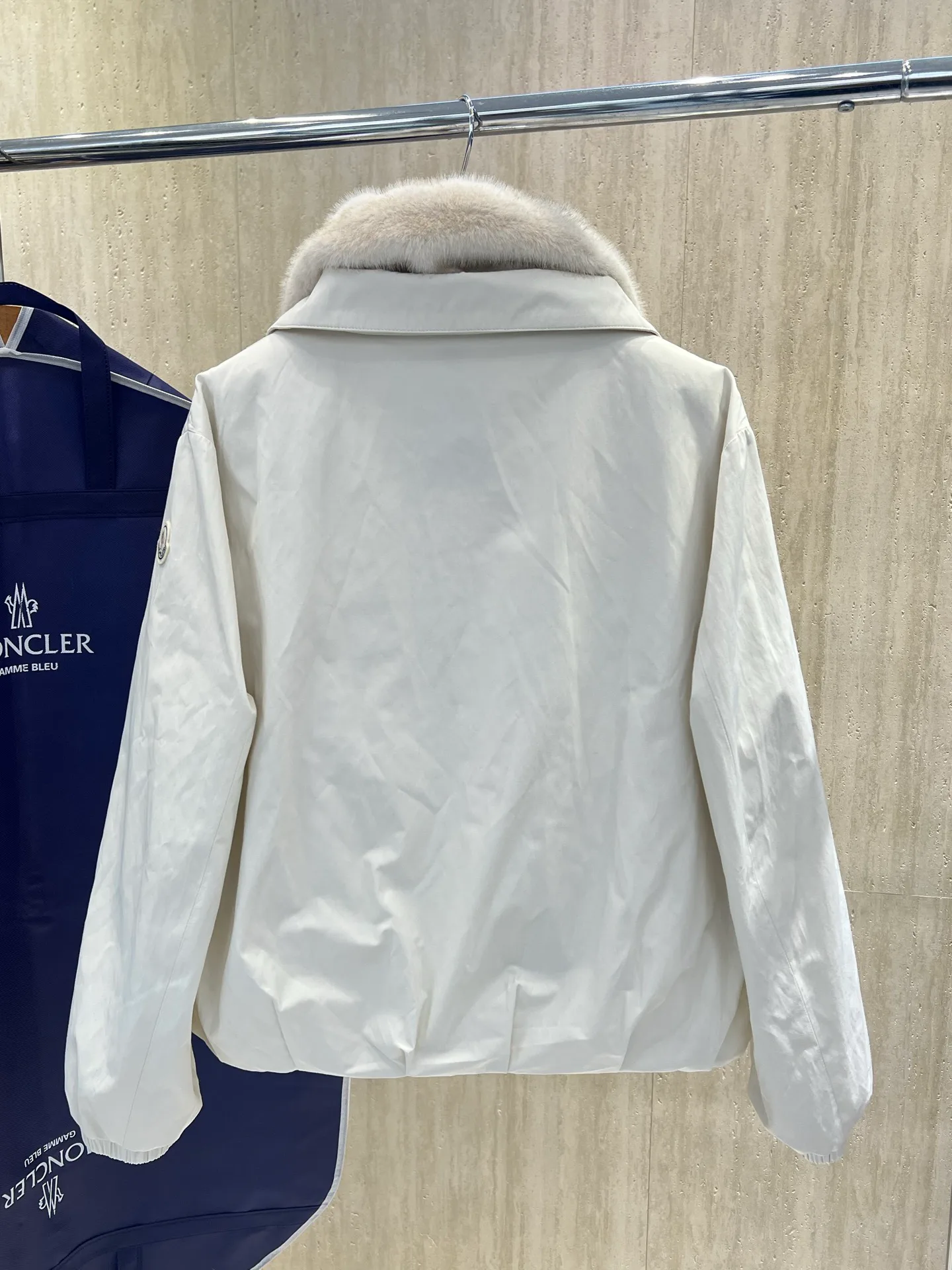 Куртки И Пуховики Женские Moncler 17959167