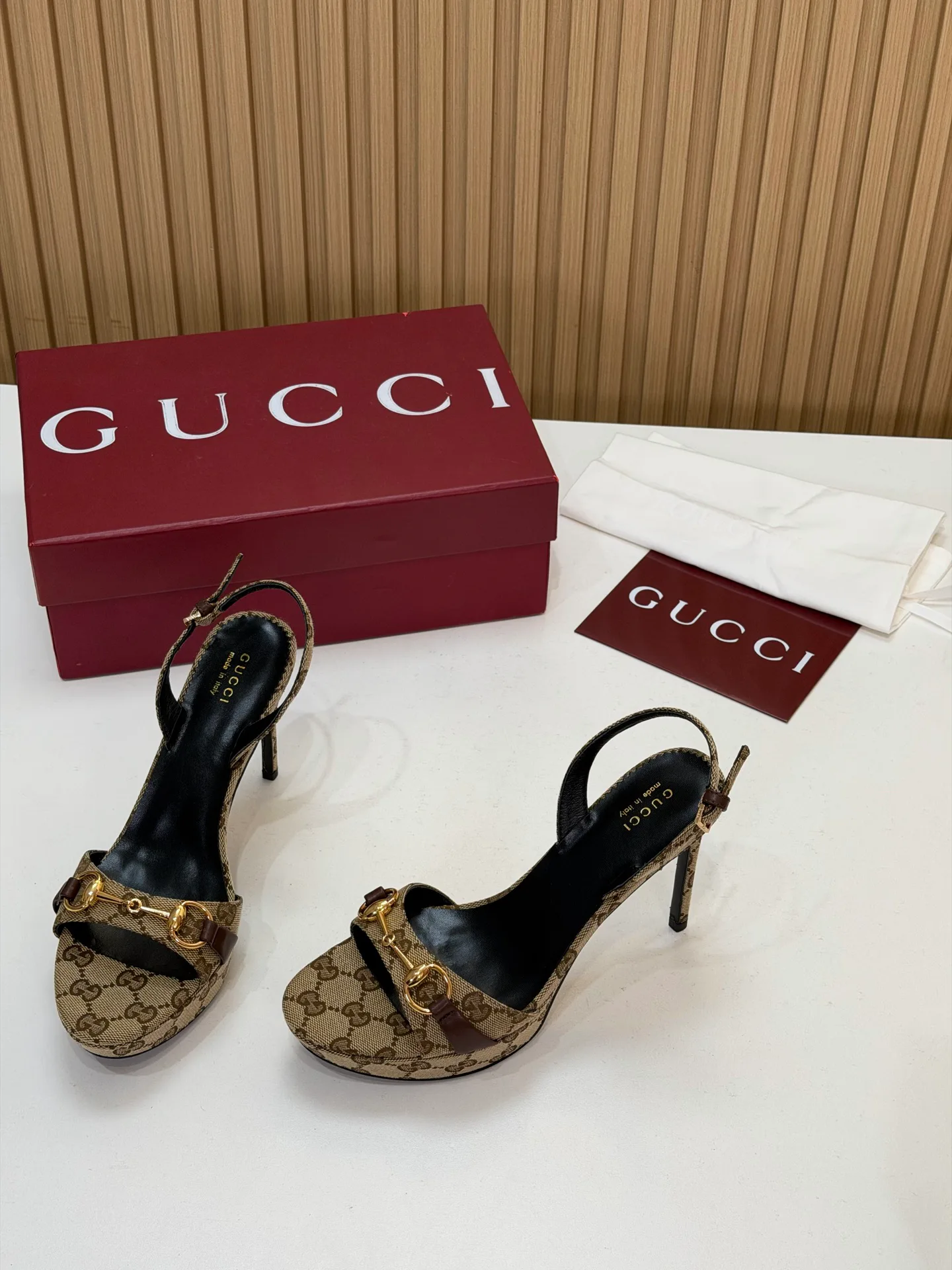 Босоножки Женские Gucci 18396265