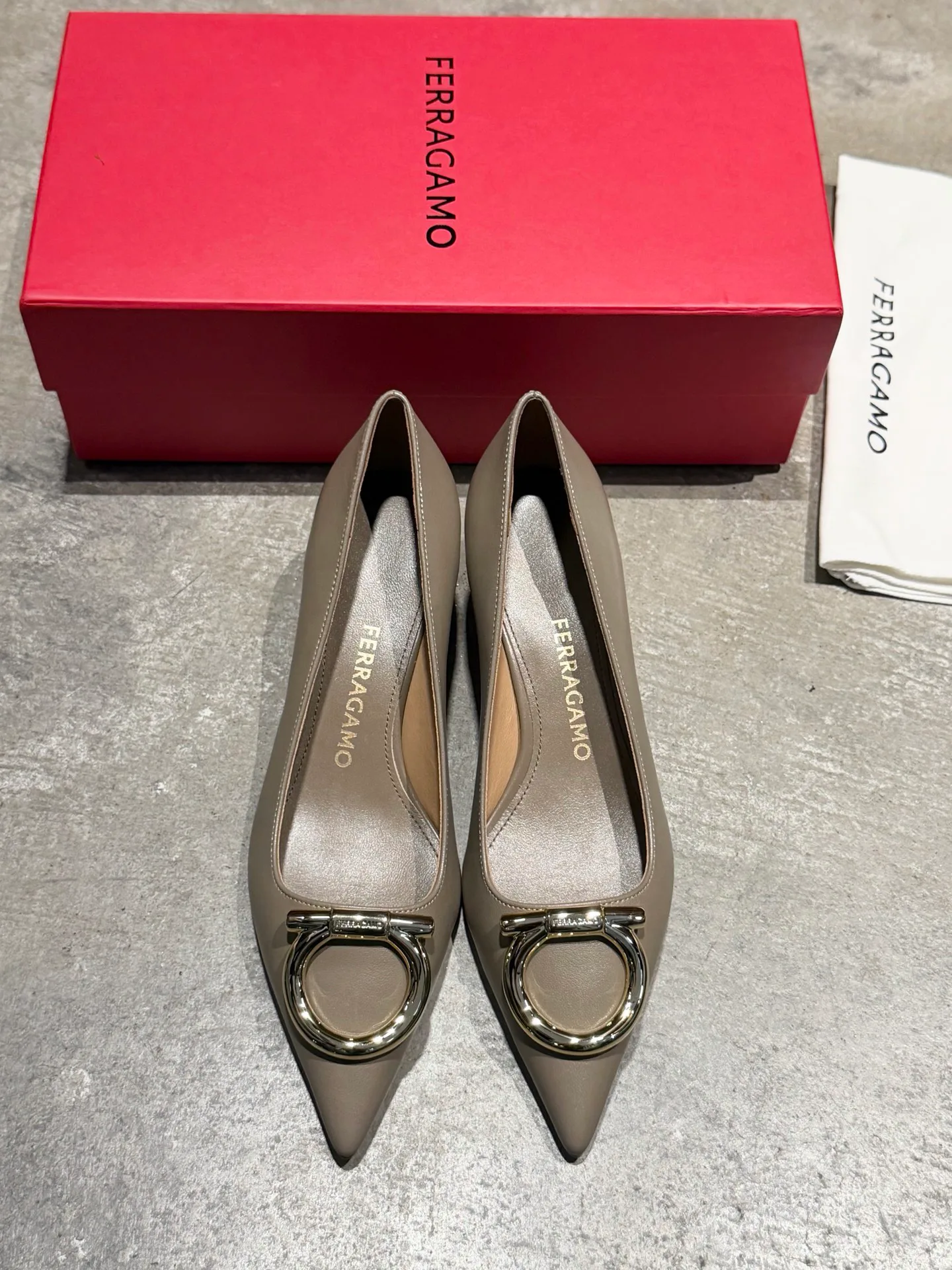 Туфли Женские Salvatore Ferragamo 17897963