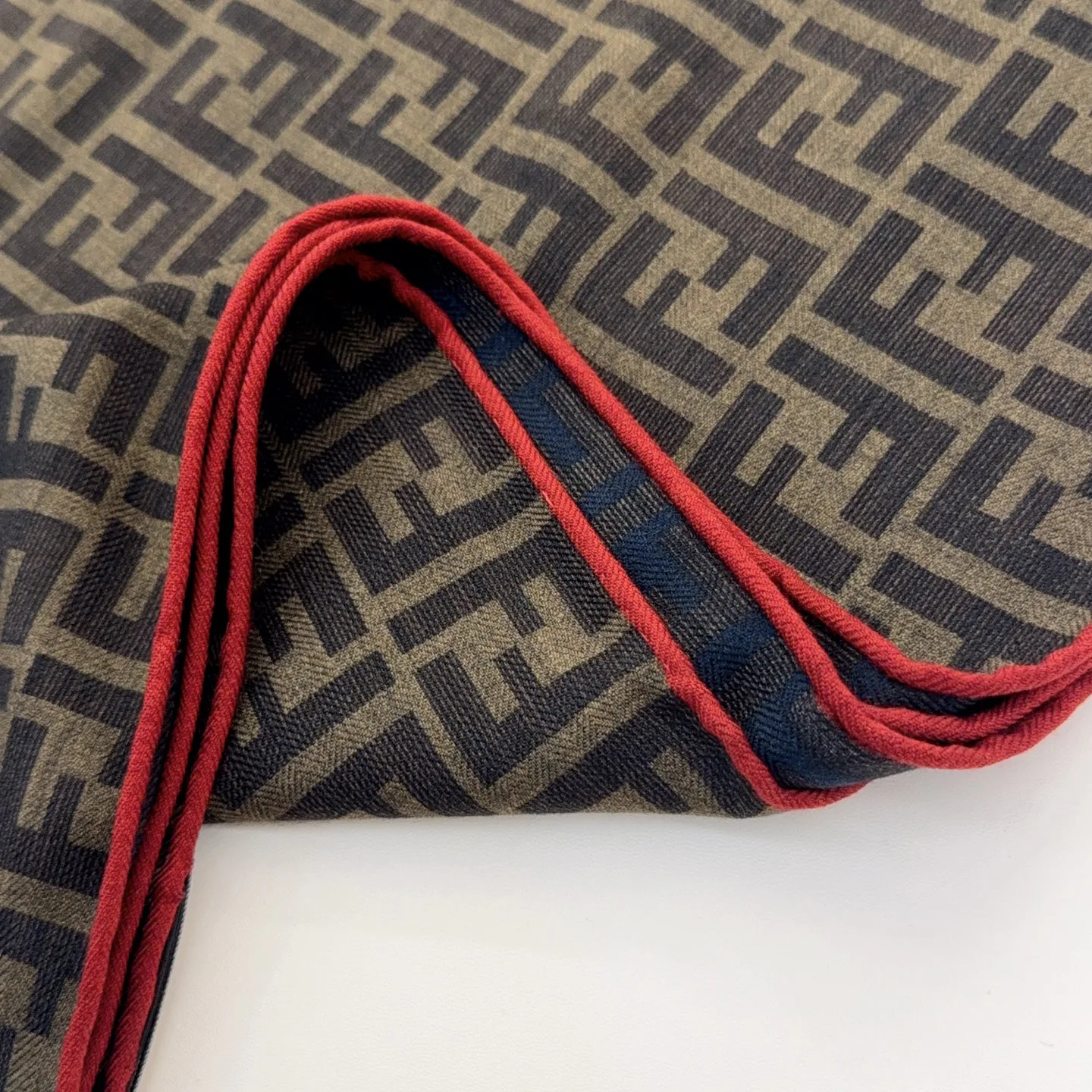 Шарфы Fendi 18287160