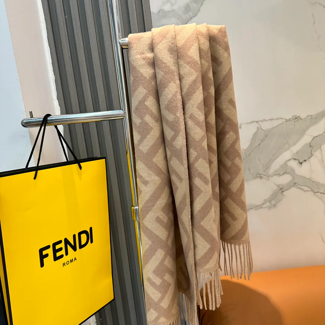 Шарфы Fendi 4473