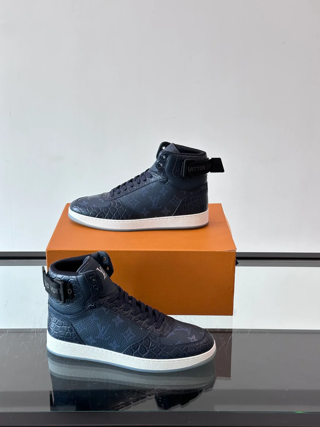 Кроссовки Мужские Louis Vuitton 18400603