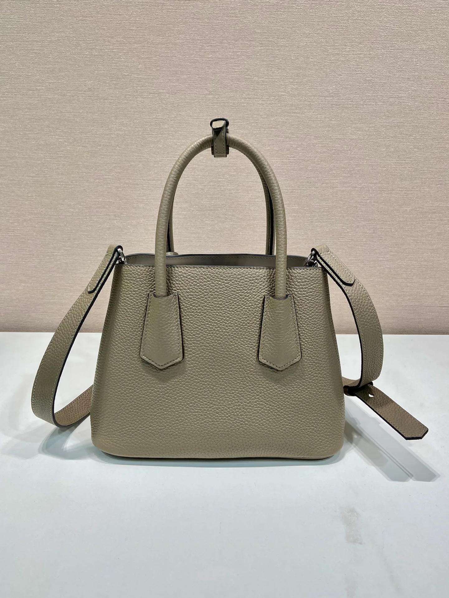 Классические Сумки Женские Prada 11449106