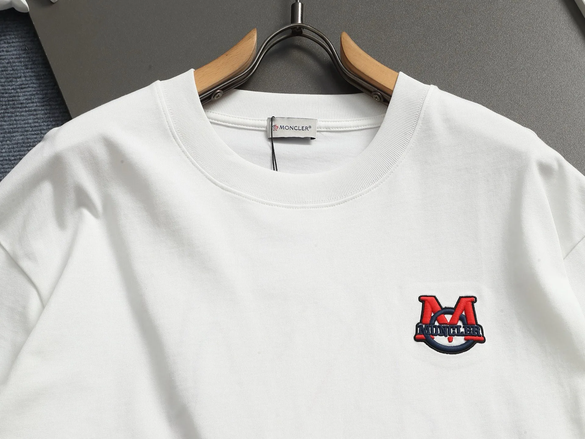 Футболки Женские Moncler 1617517