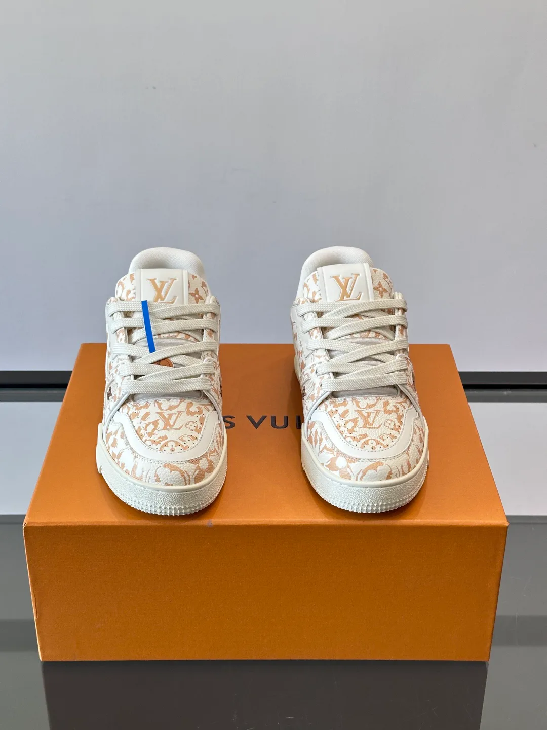 Кроссовки Женские Louis Vuitton 11528838