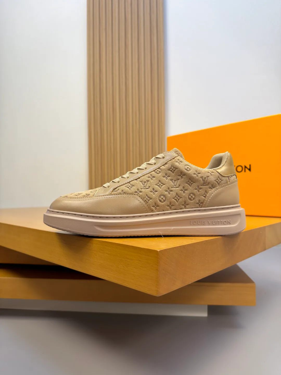 Кроссовки Женские Louis Vuitton 17765804