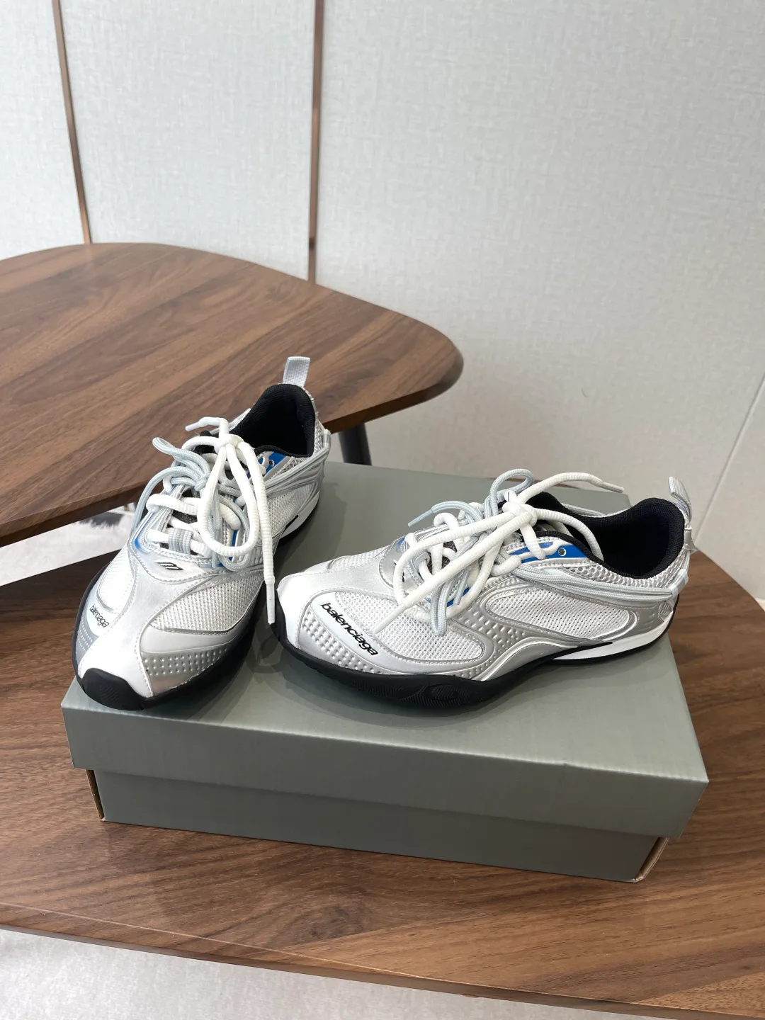 Кроссовки Женские Balenciaga 14481086