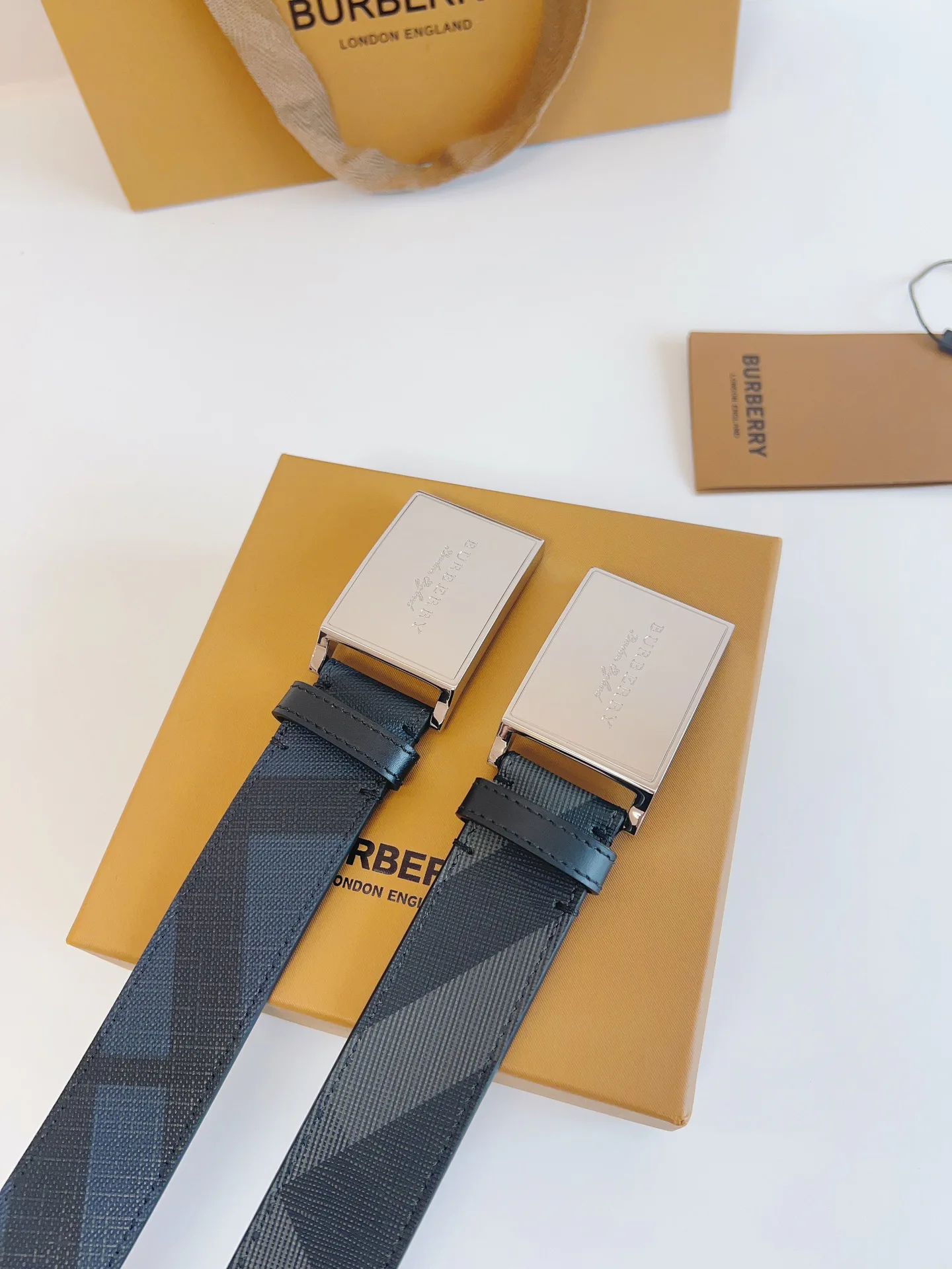 Ремни Burberry 15300