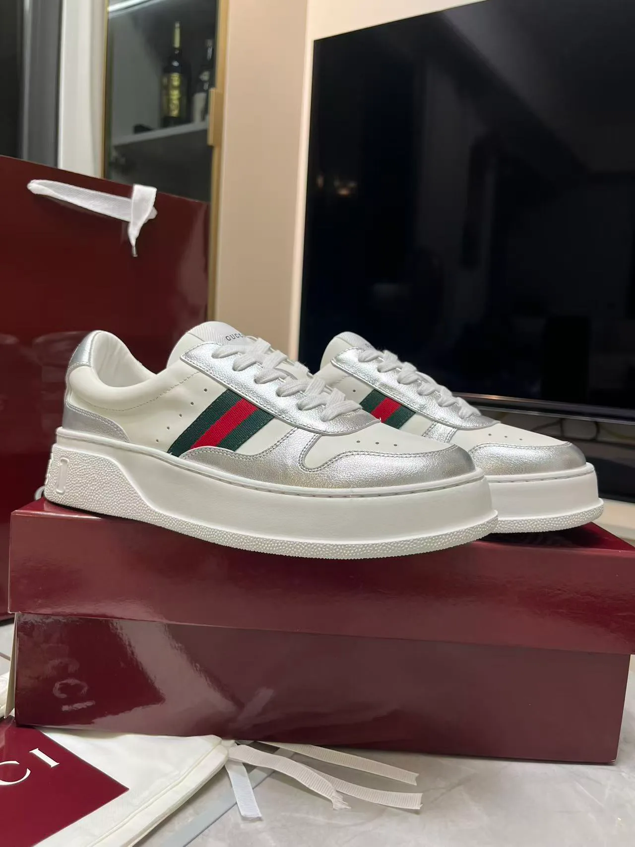 Кроссовки Женские Gucci 17620412