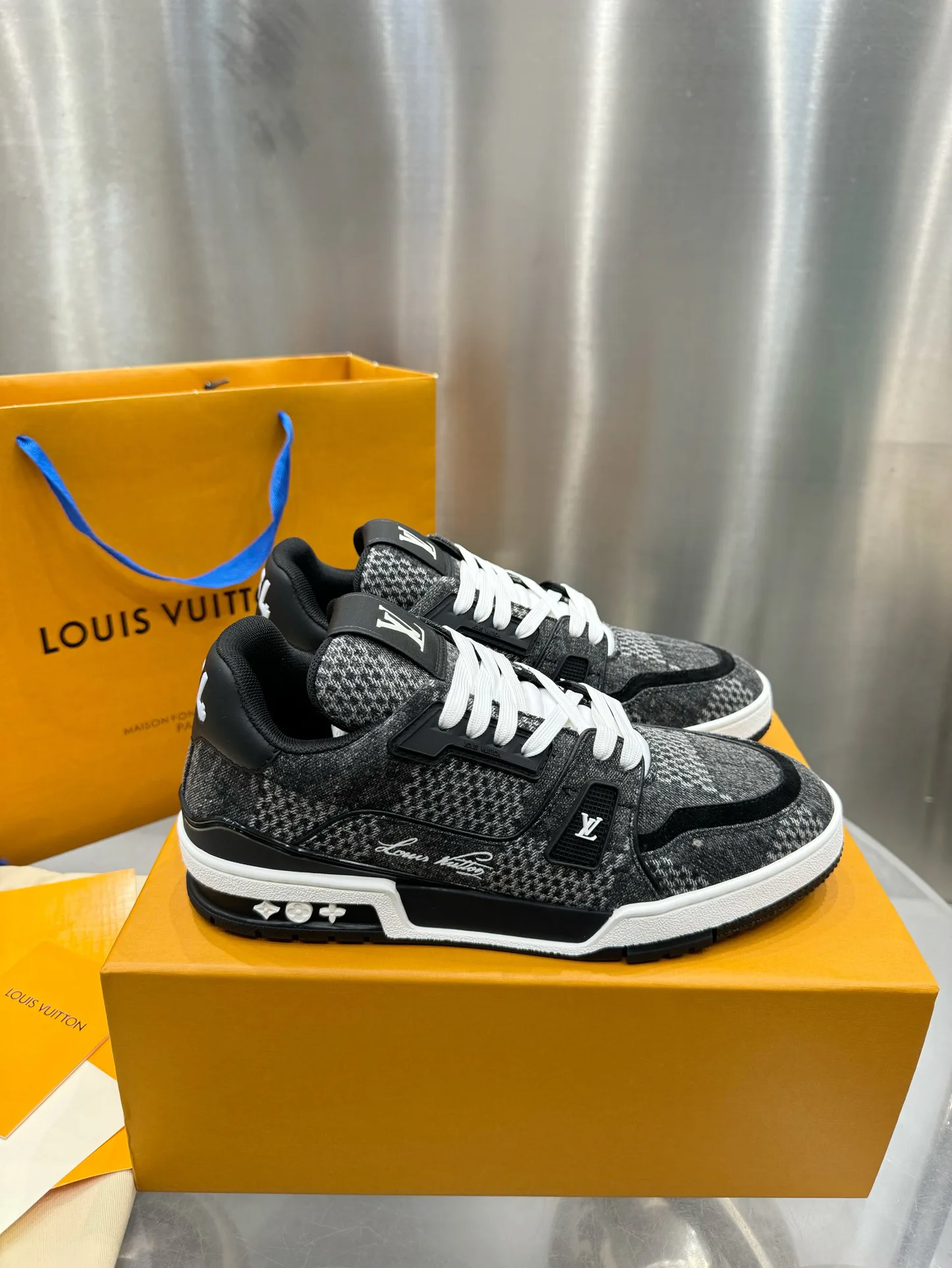 Кроссовки Женские Louis Vuitton 19073365