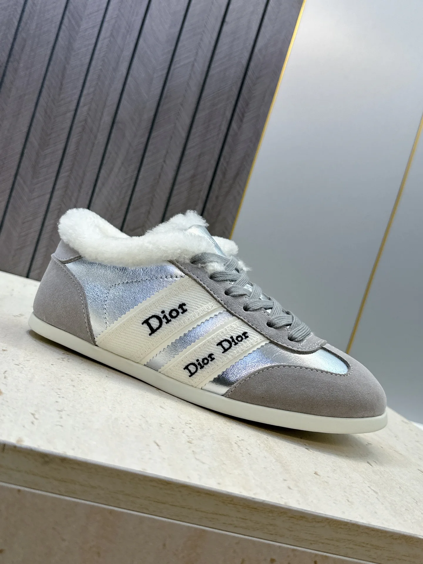 Кроссовки Женские Christian Dior 18247829
