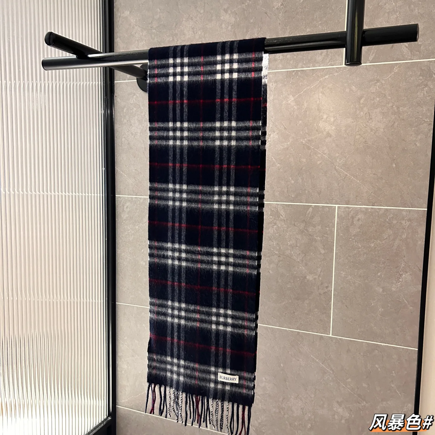 Шарфы Burberry 18507395