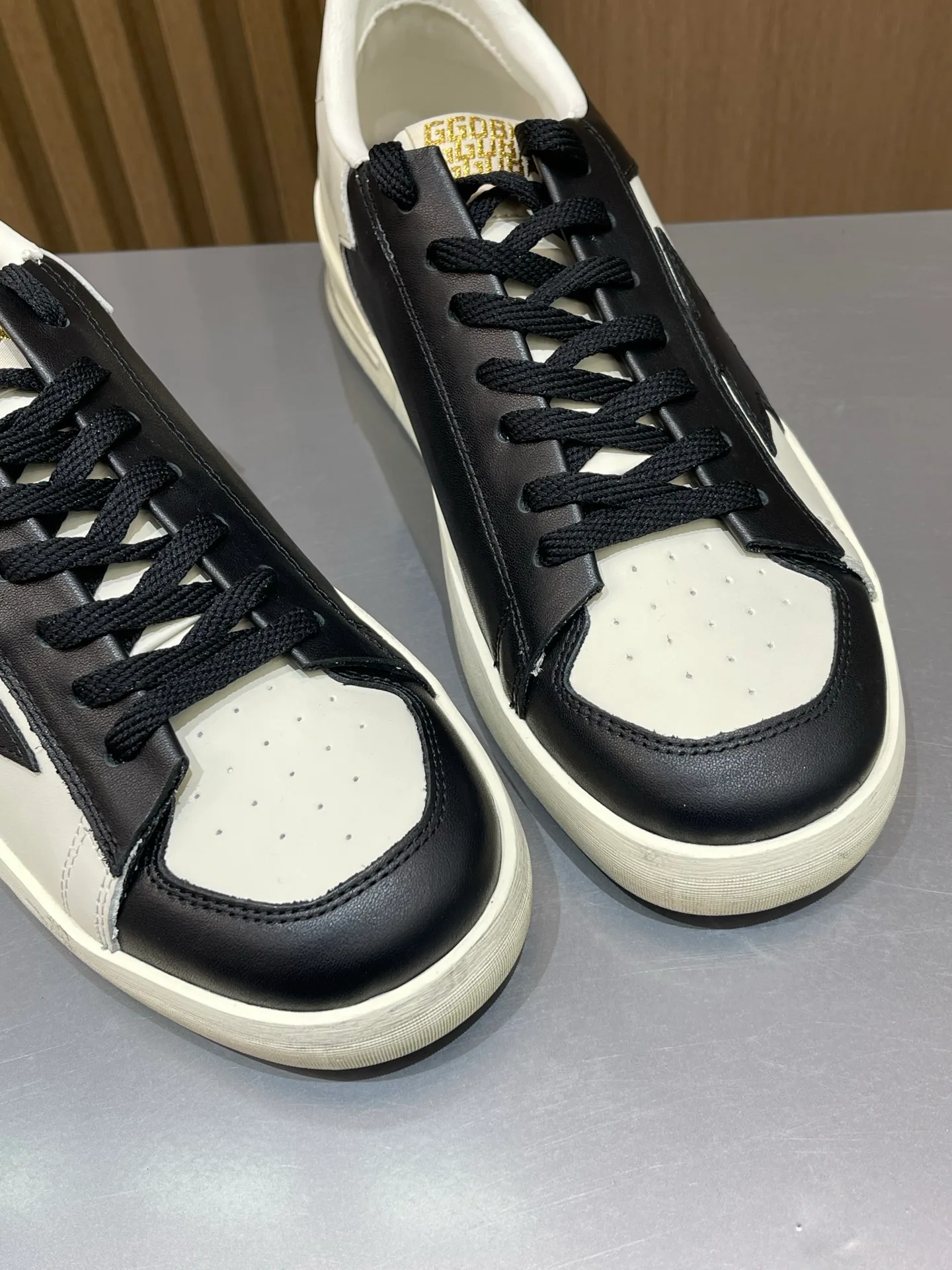 Кроссовки Женские Golden Goose 19466426