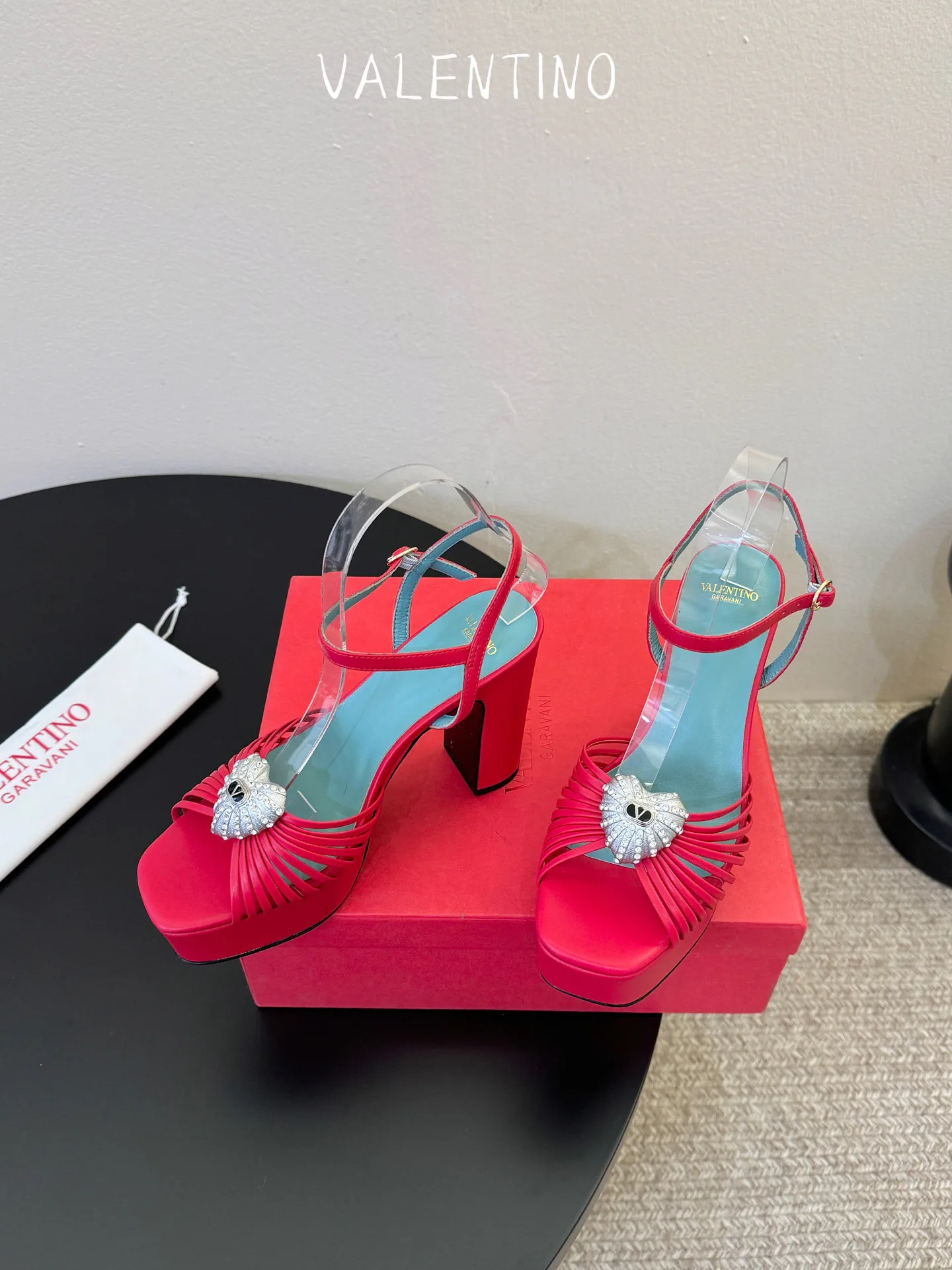 Босоножки Женские Valentino 17396951