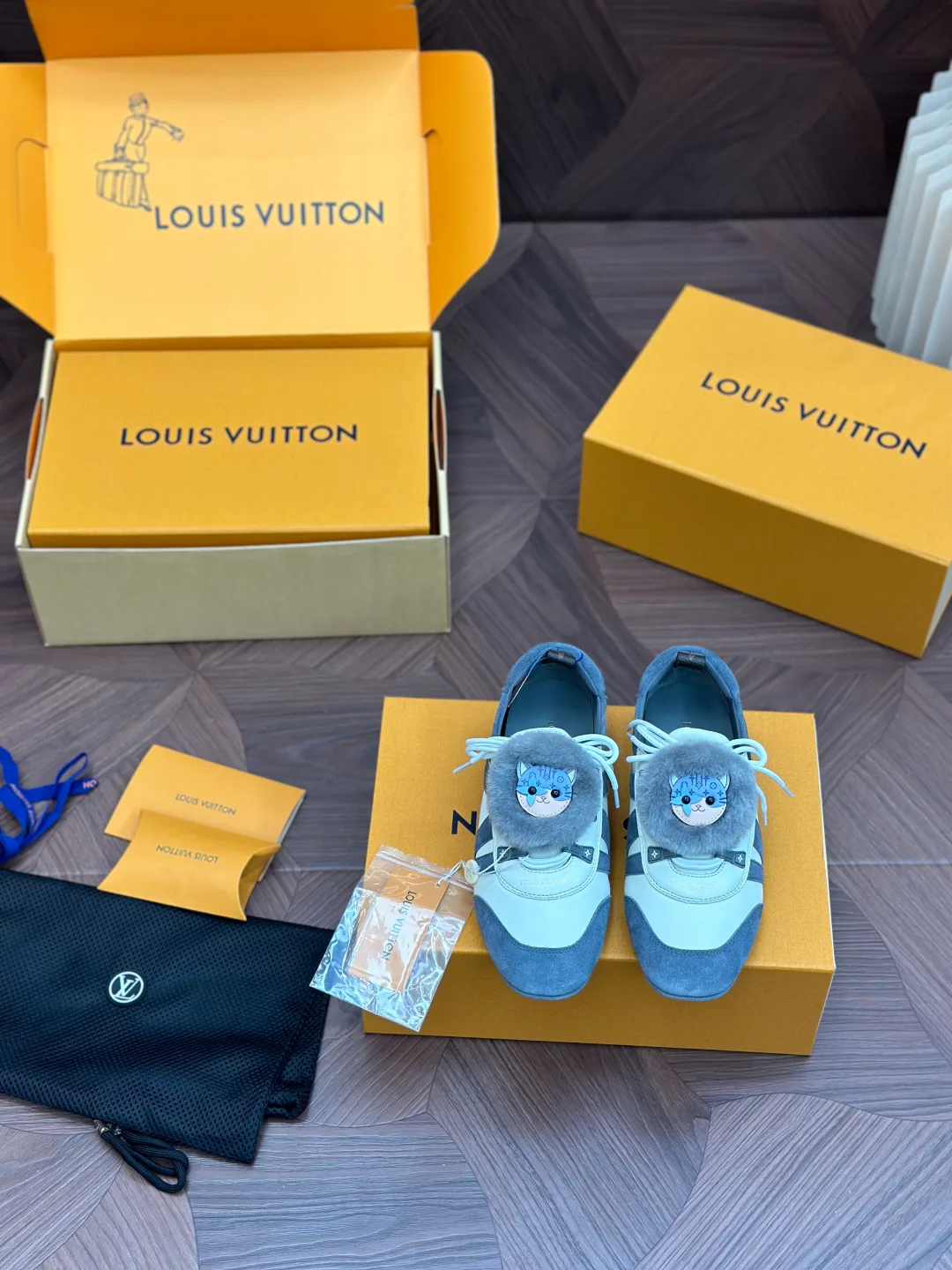 Кроссовки Женские Louis Vuitton 18794139