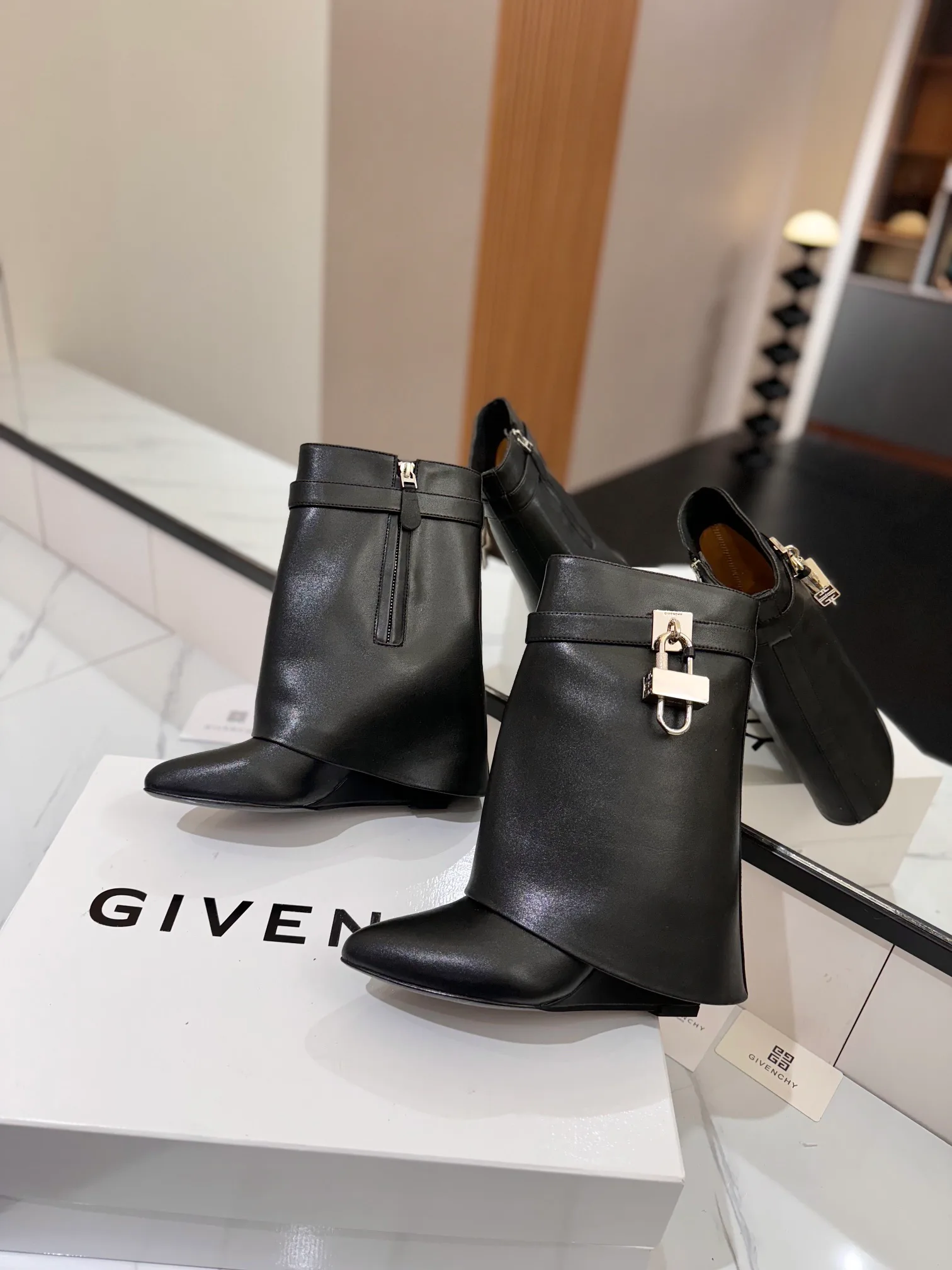 Ботинки Женские Givenchy 407377