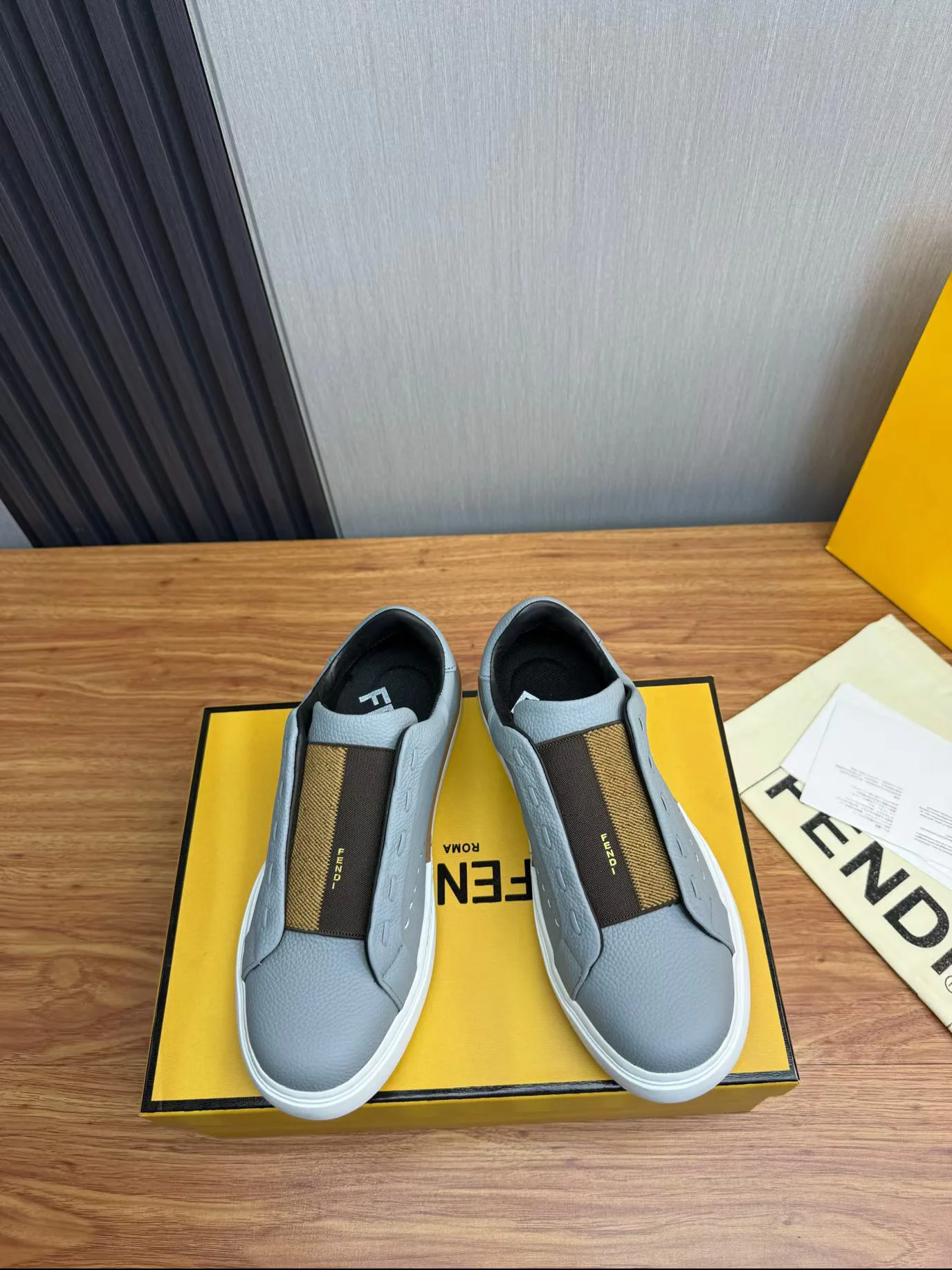 Кроссовки Женские Fendi 18103055