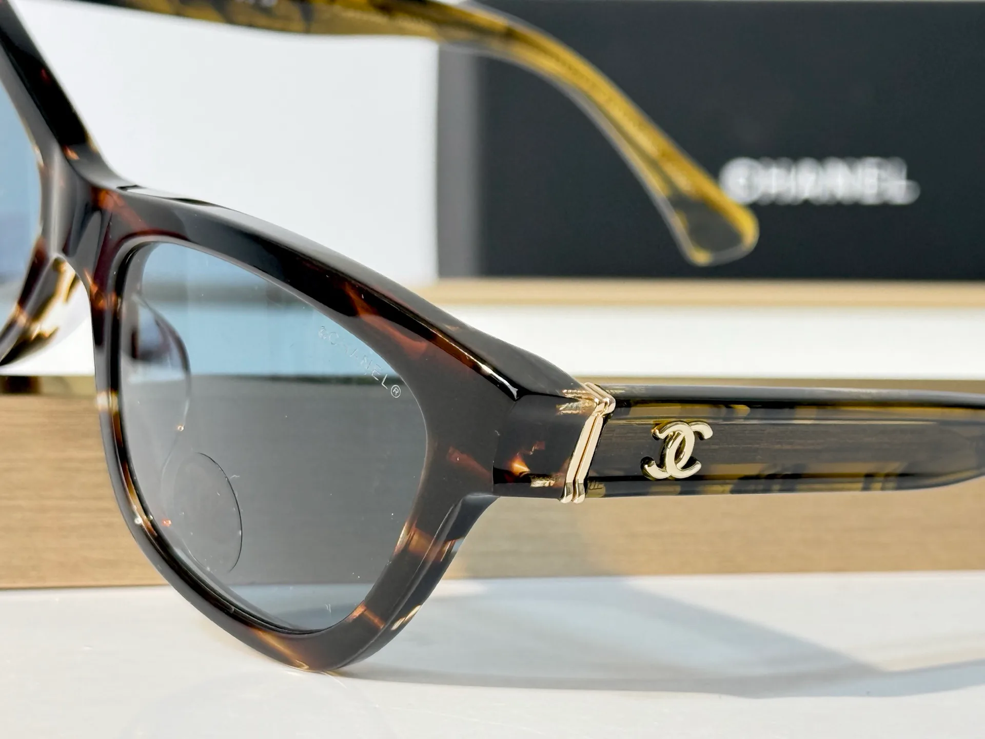 Очки Chanel 18404832