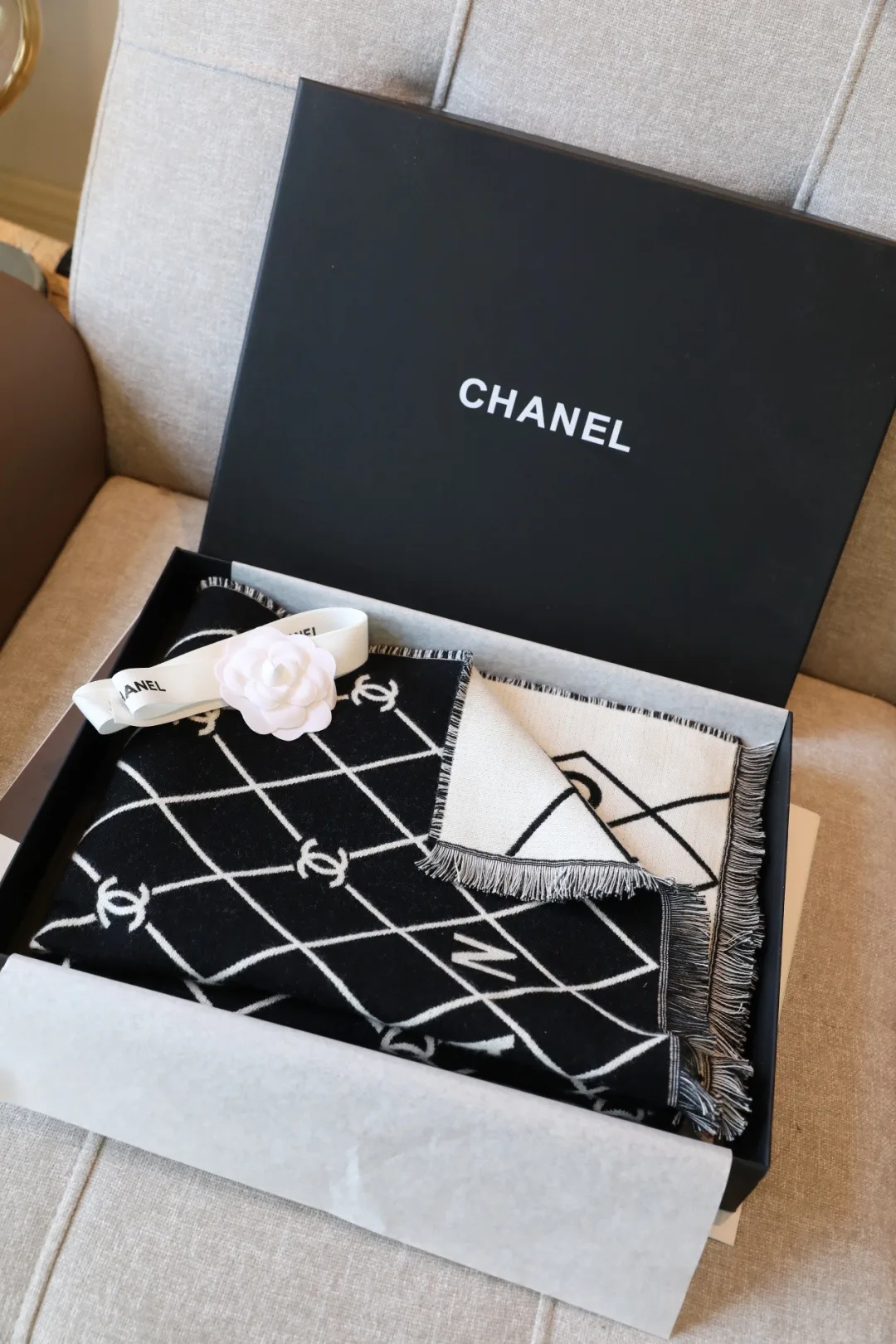 Шарфы Chanel 17885960