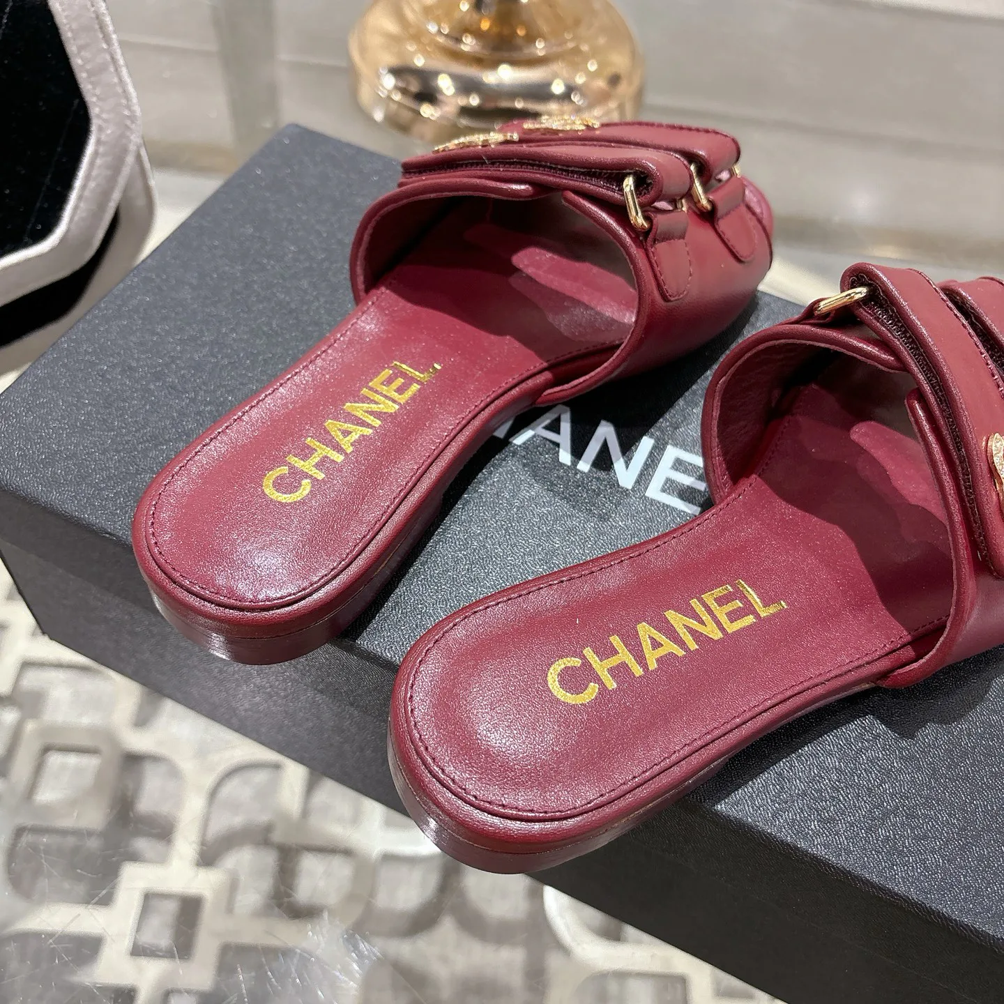 Шлепанцы Женские Chanel 10840548