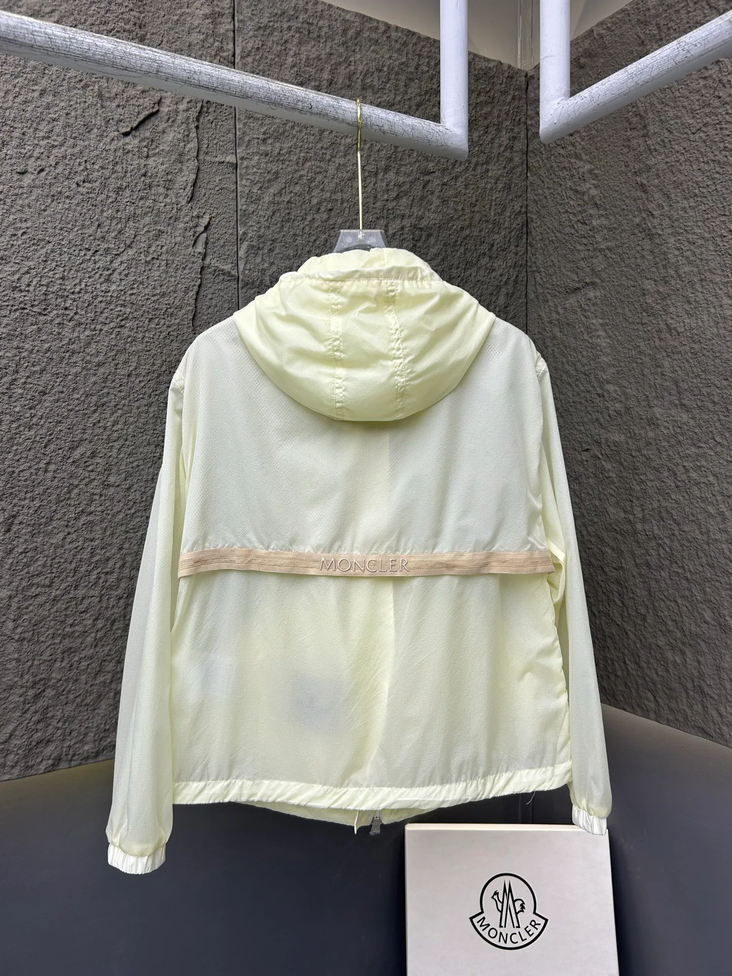Куртки И Пуховики Женские Moncler 16968697