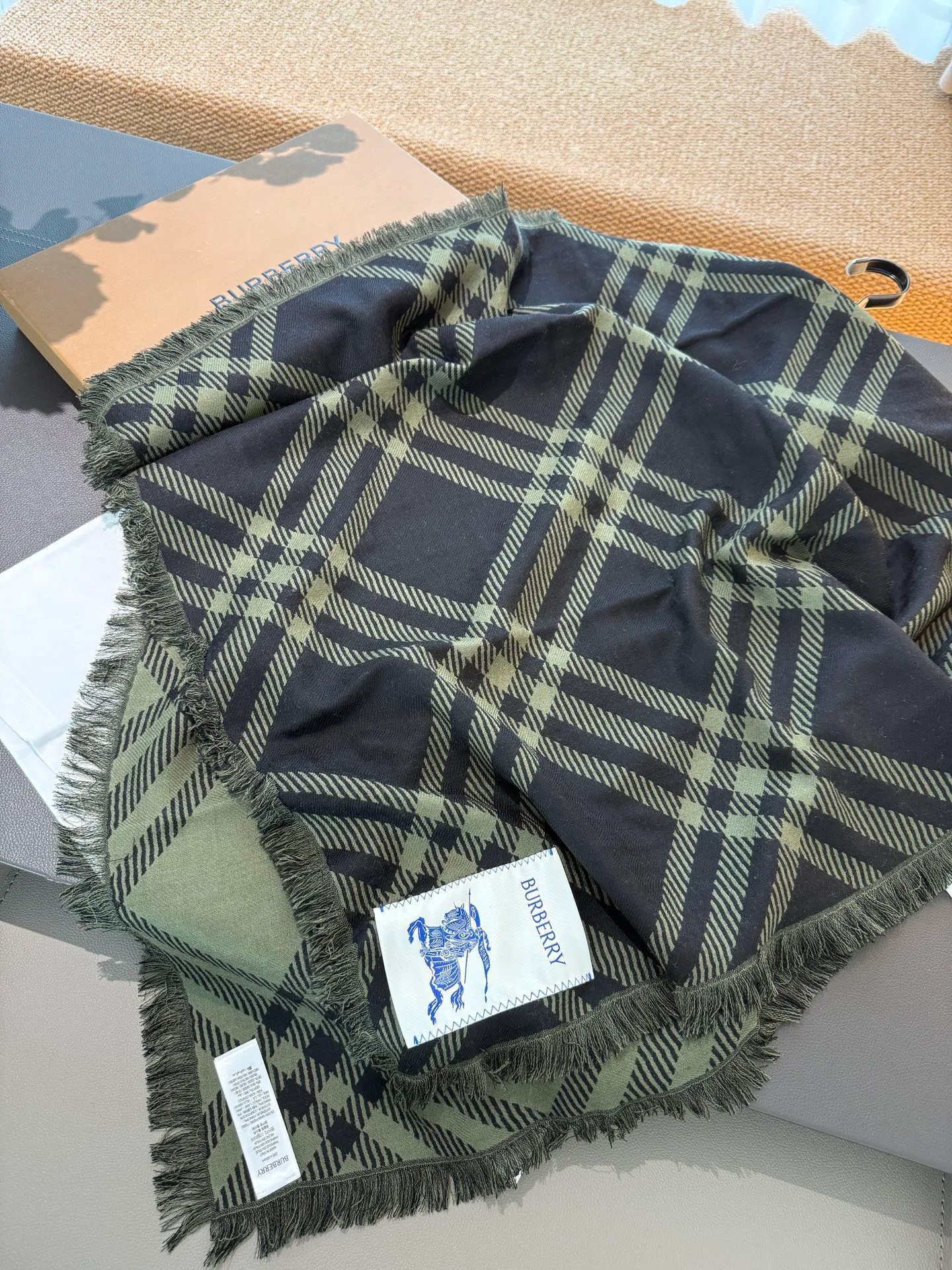 Шарфы Burberry 18627366