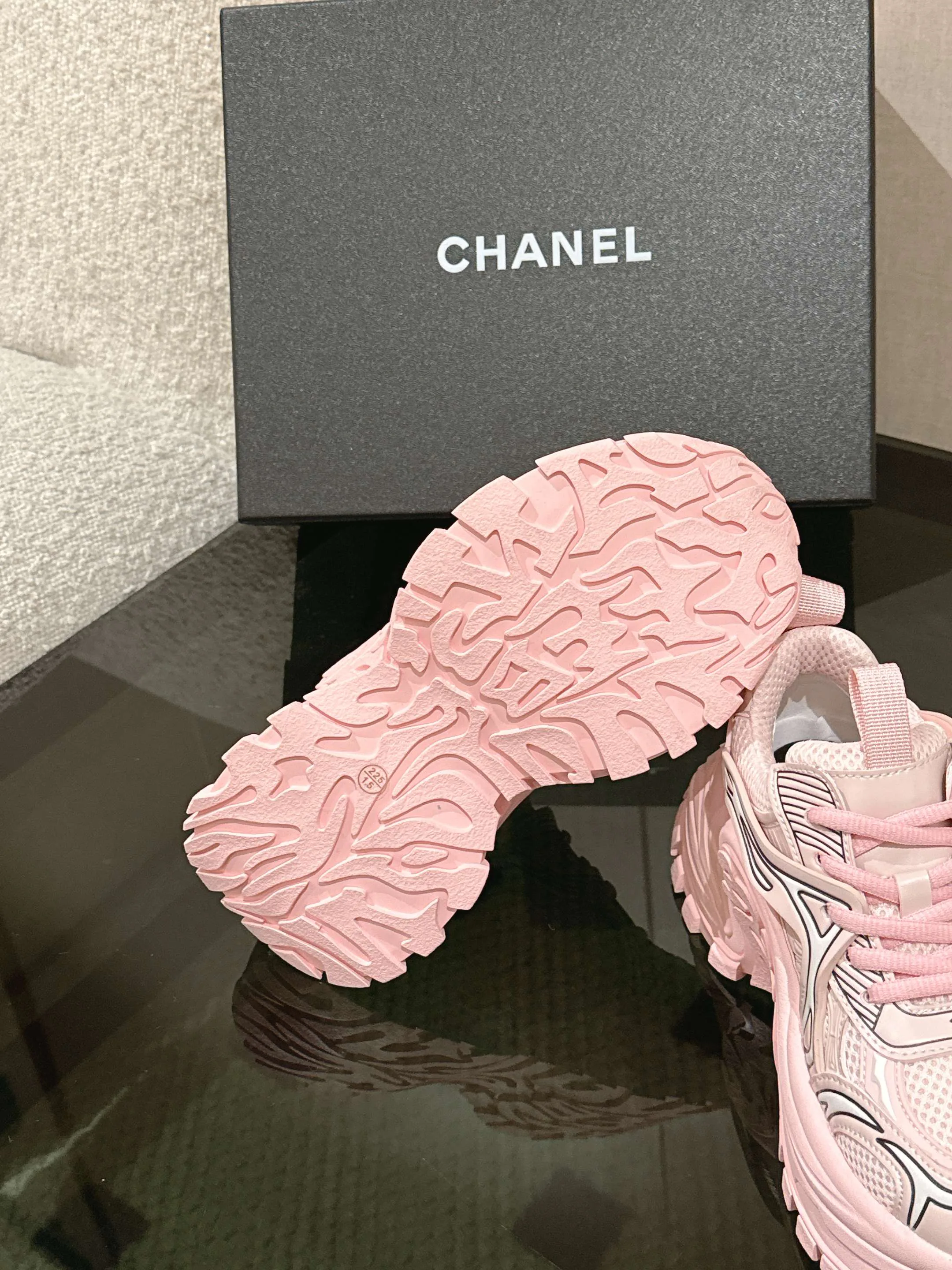 Кроссовки Женские Chanel 11678198
