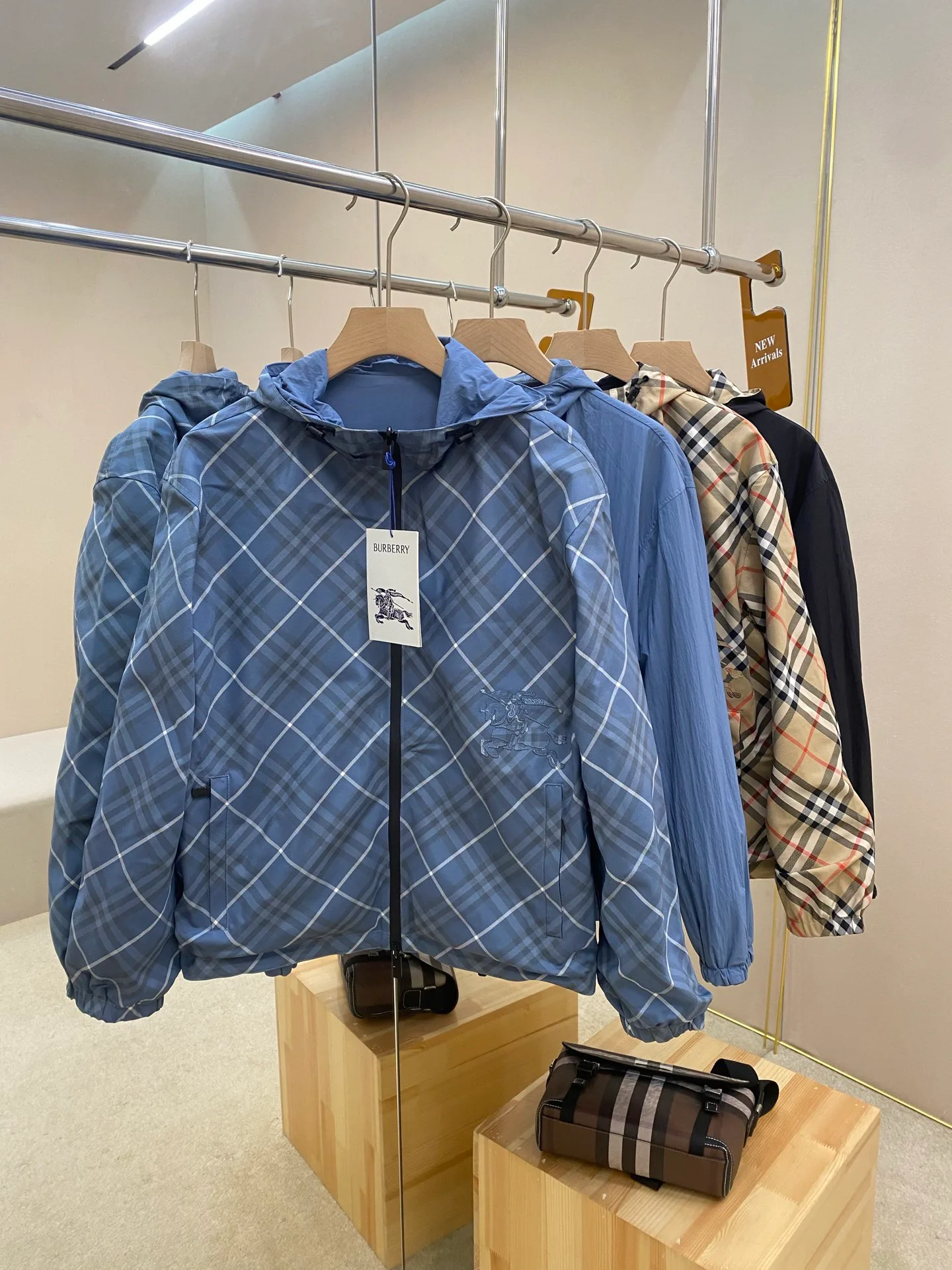 Куртки И Пуховики Женские Burberry 11463857