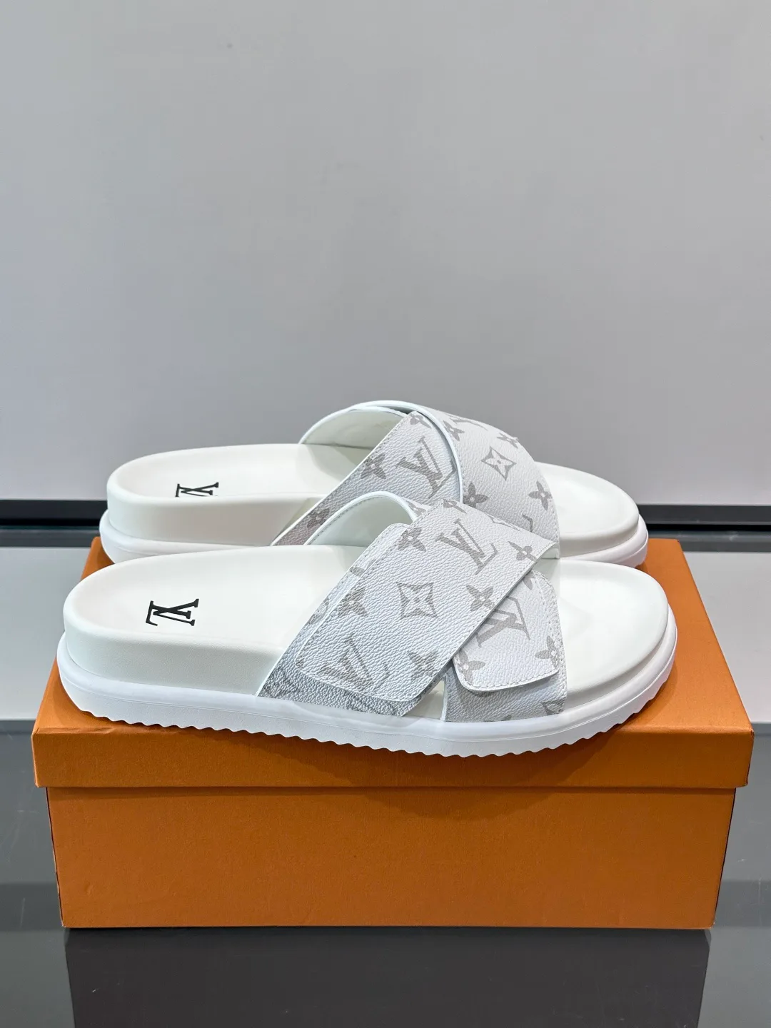 Шлепанцы Мужские Louis Vuitton 13353089