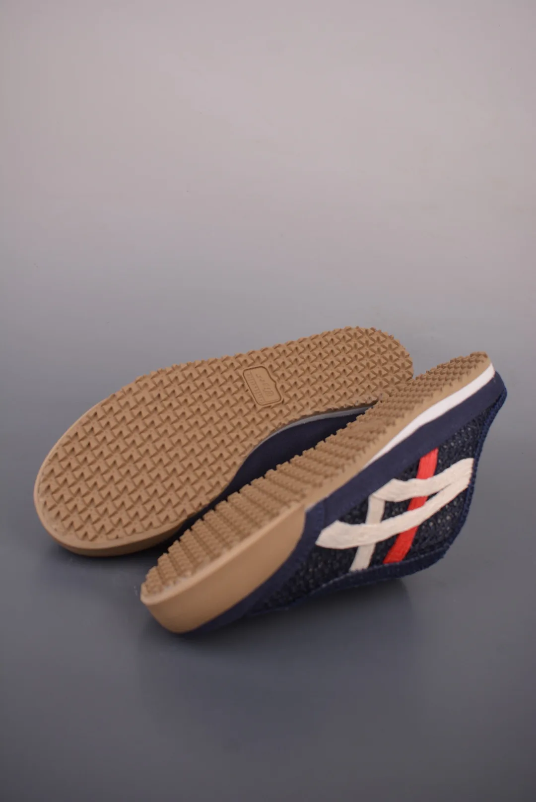 Кроссовки Женские Asics 17182621