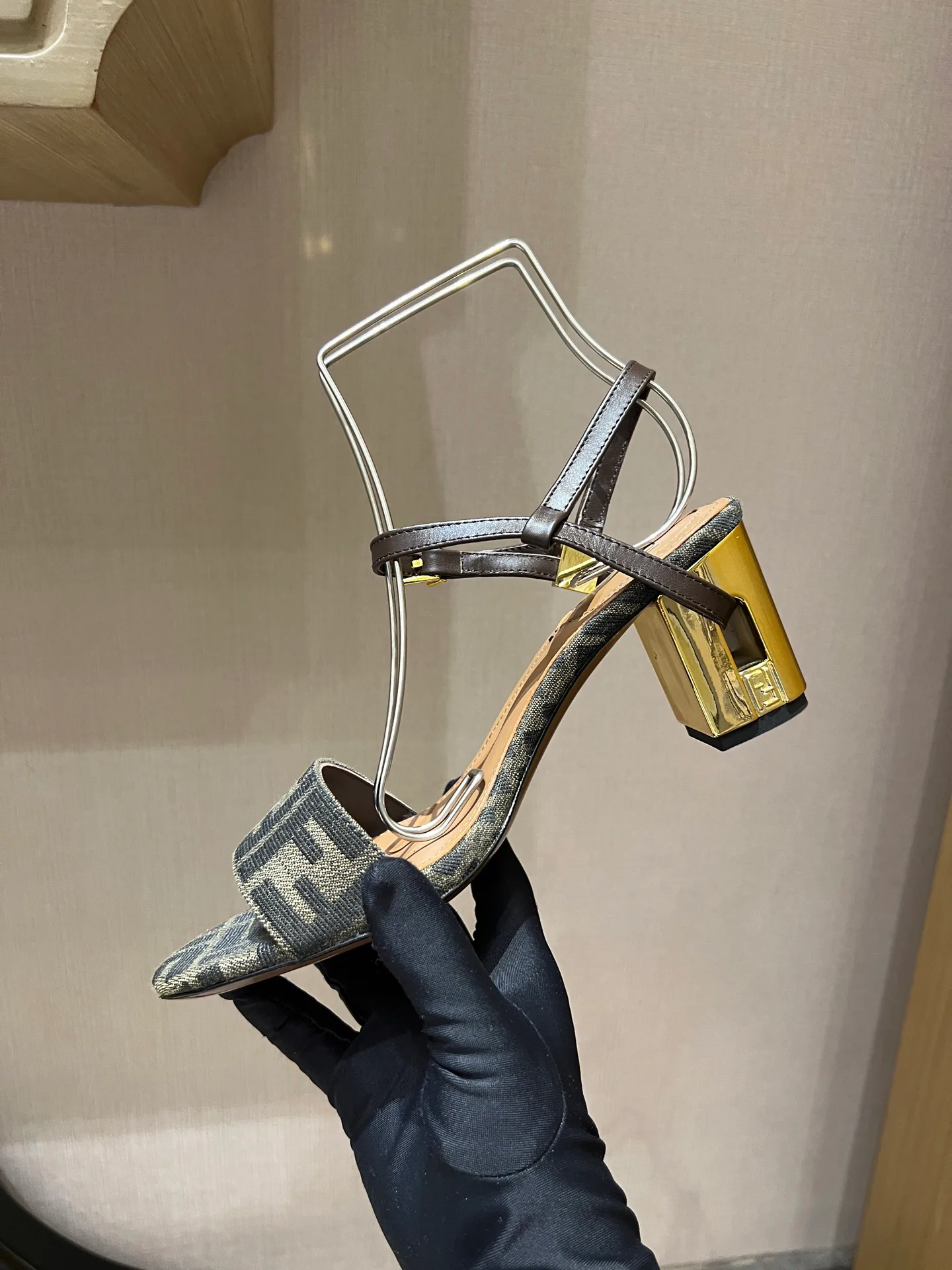 Босоножки Женские Fendi 9288981