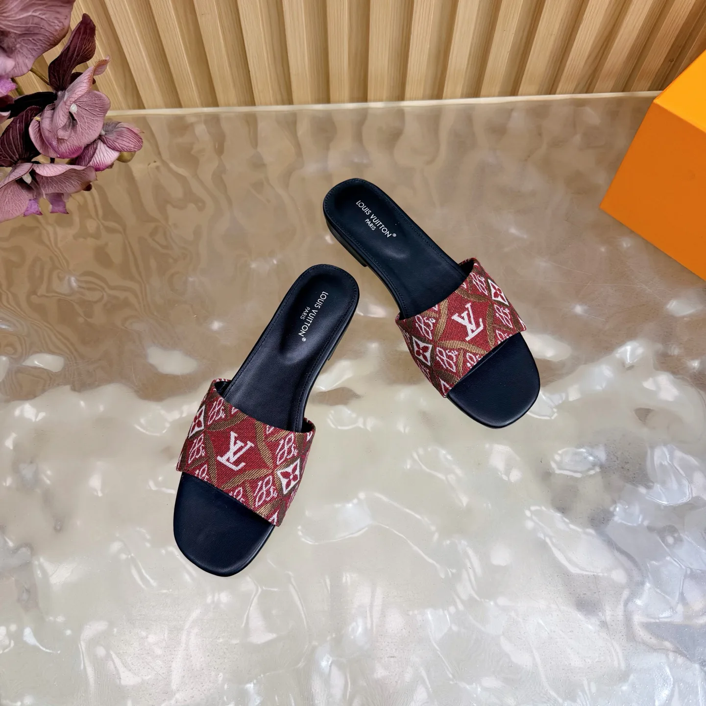 Шлепанцы Женские Louis Vuitton 3060190