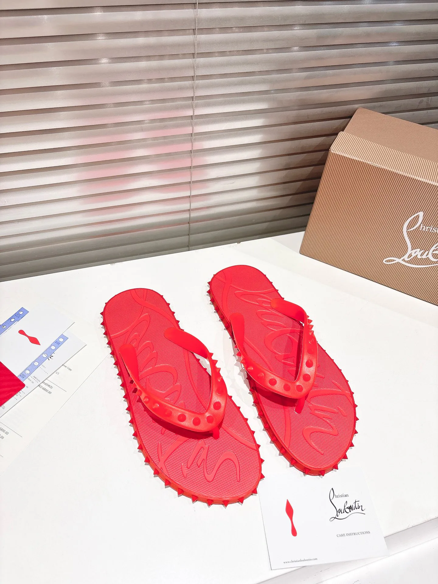 Шлепанцы Женские Christian Louboutin 17604586