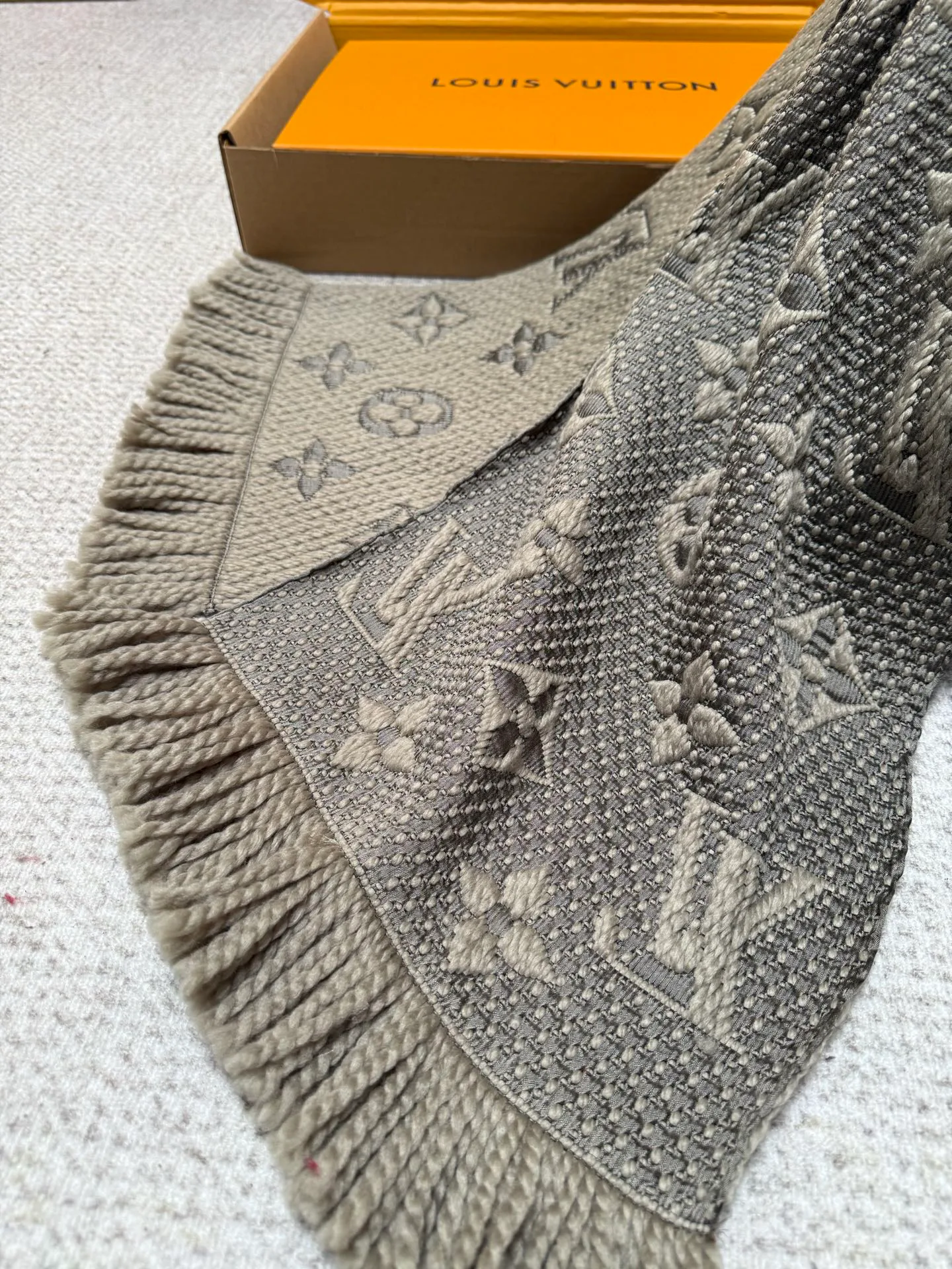 Шарфы Louis Vuitton 351390