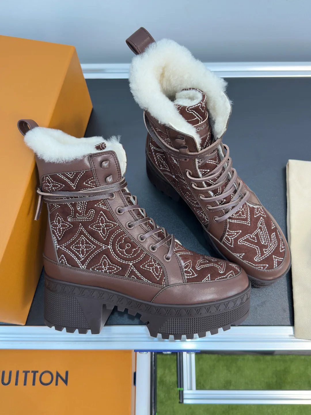 Ботинки Женские Louis Vuitton 18741684