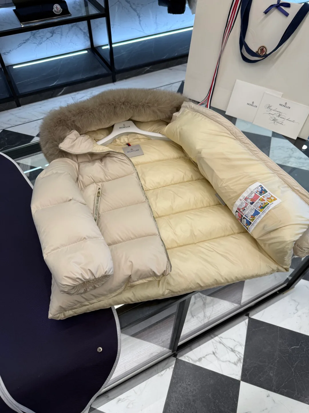 Куртки И Пуховики Женские Moncler 18741834