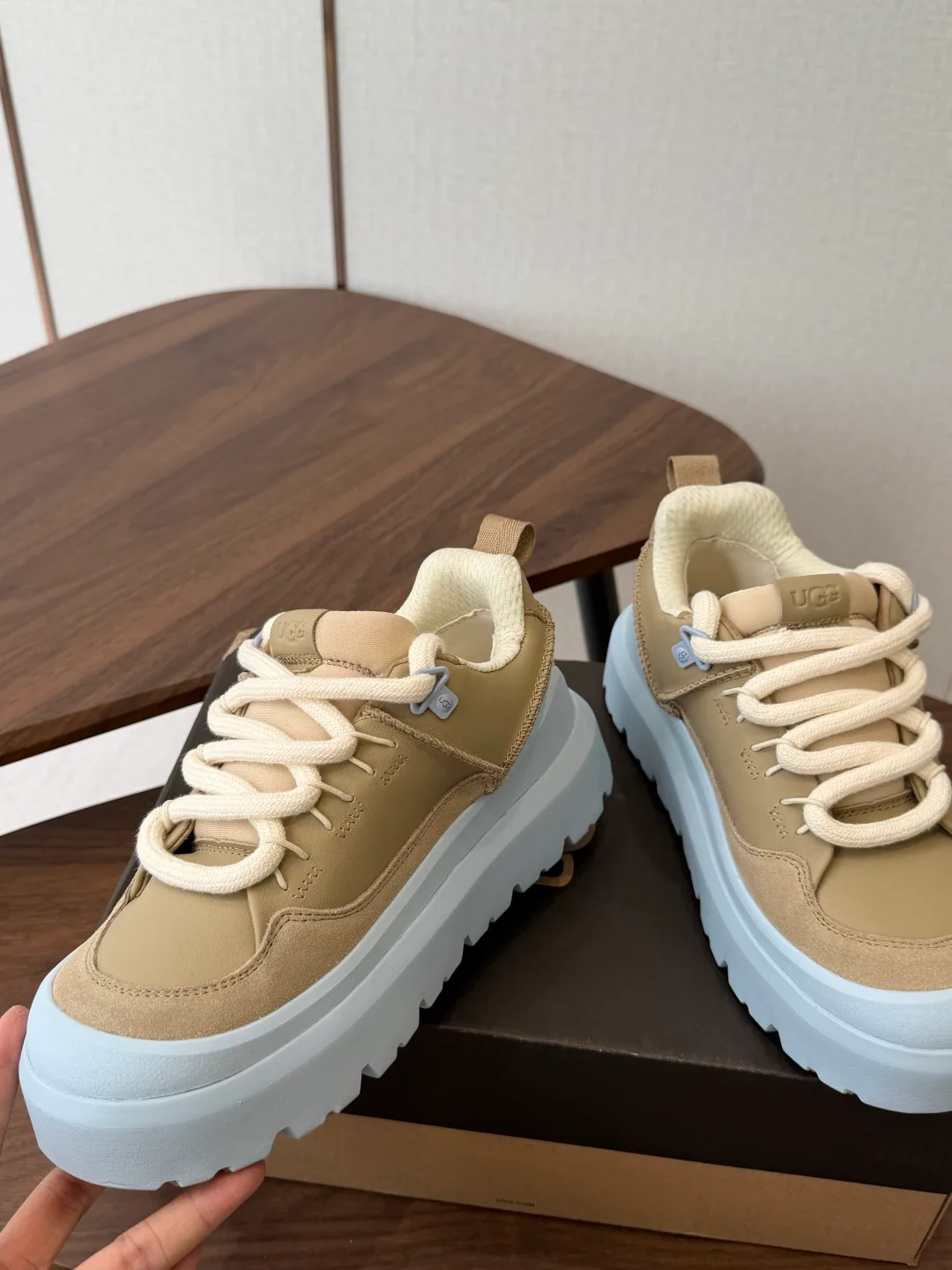 Кроссовки Женские Ugg 18796509