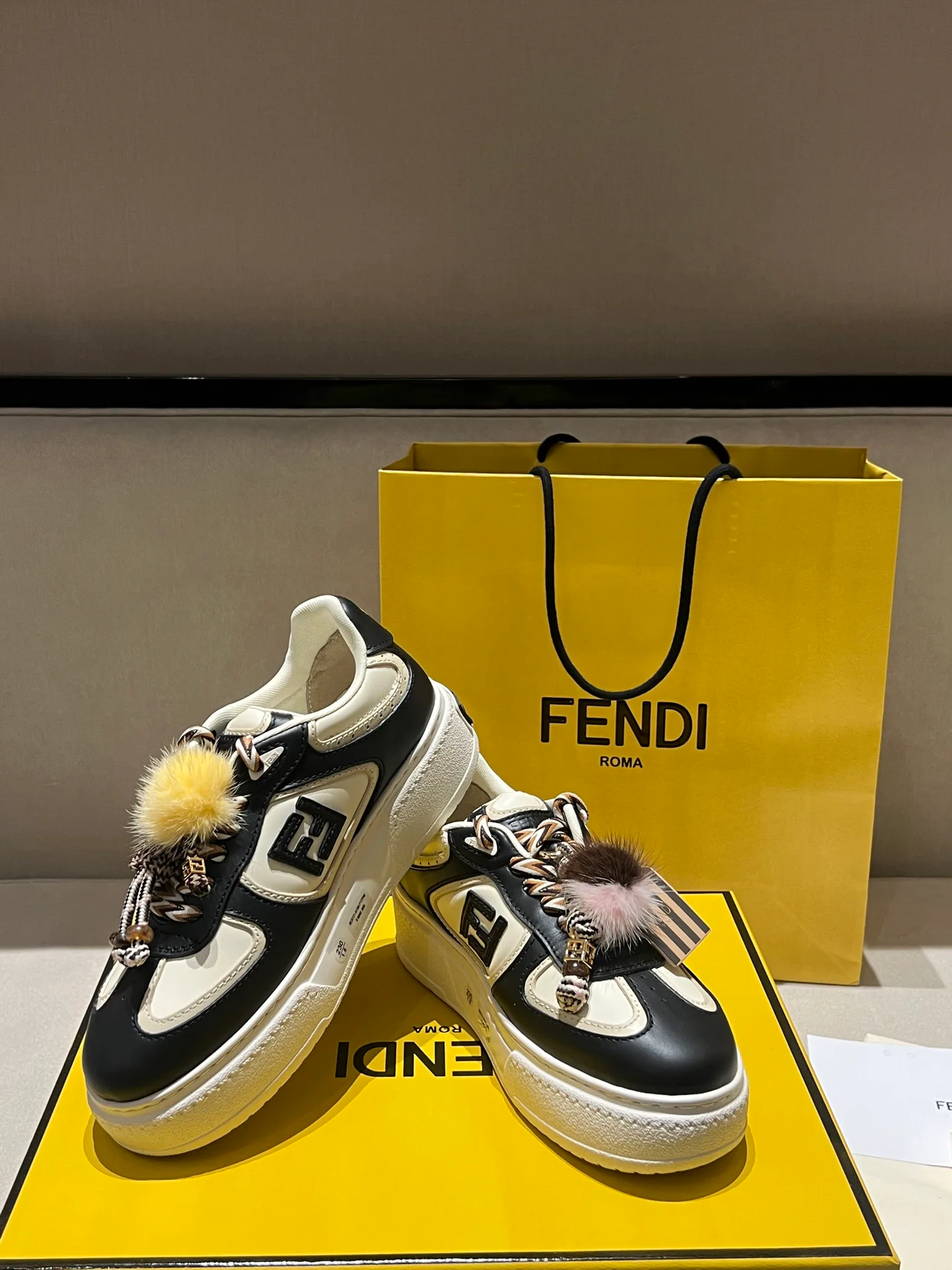 Кроссовки Женские Fendi 18020700